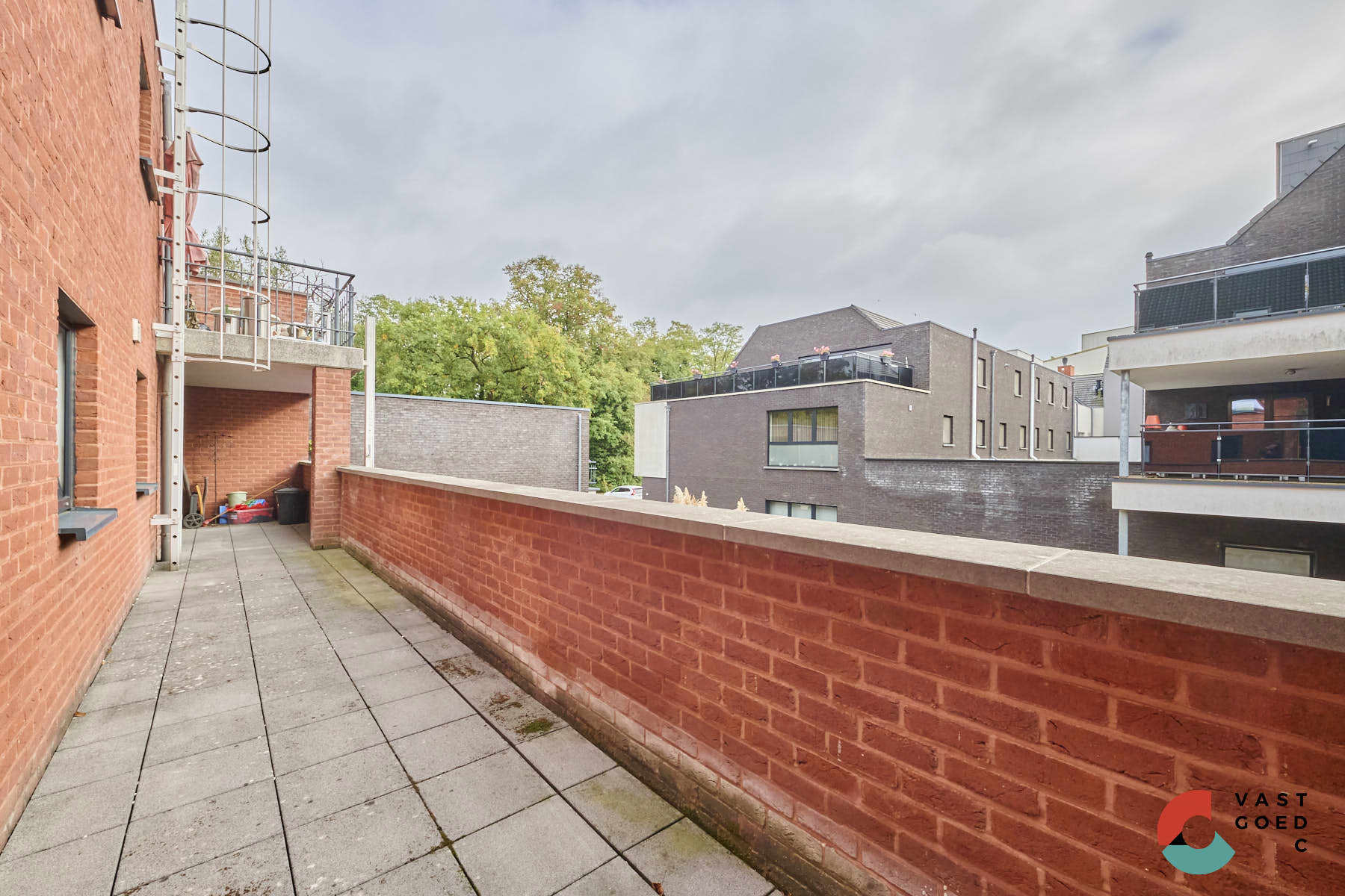 Luxueus gerenoveerd appartement met terras foto 11