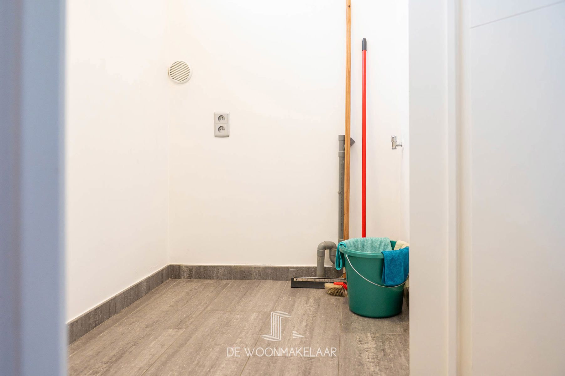Luxeuze en ruime HOB met 4 slaapkamer en tuin met zwemspa foto 23