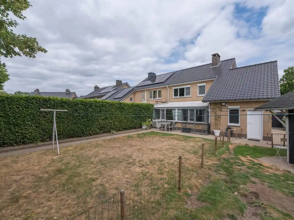 Instapklare, half-vrijstaande woning met inpandige garage foto 3