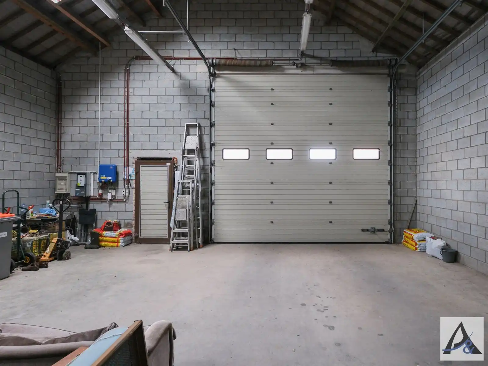 Exclusieve villa met ruime loods in hartje Munsterbilzen foto 18