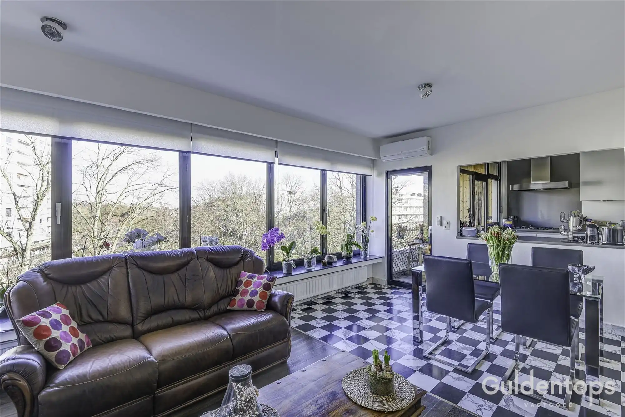 Knap vernieuwd 3-slaapkamerappartement (125 m²)  foto 2