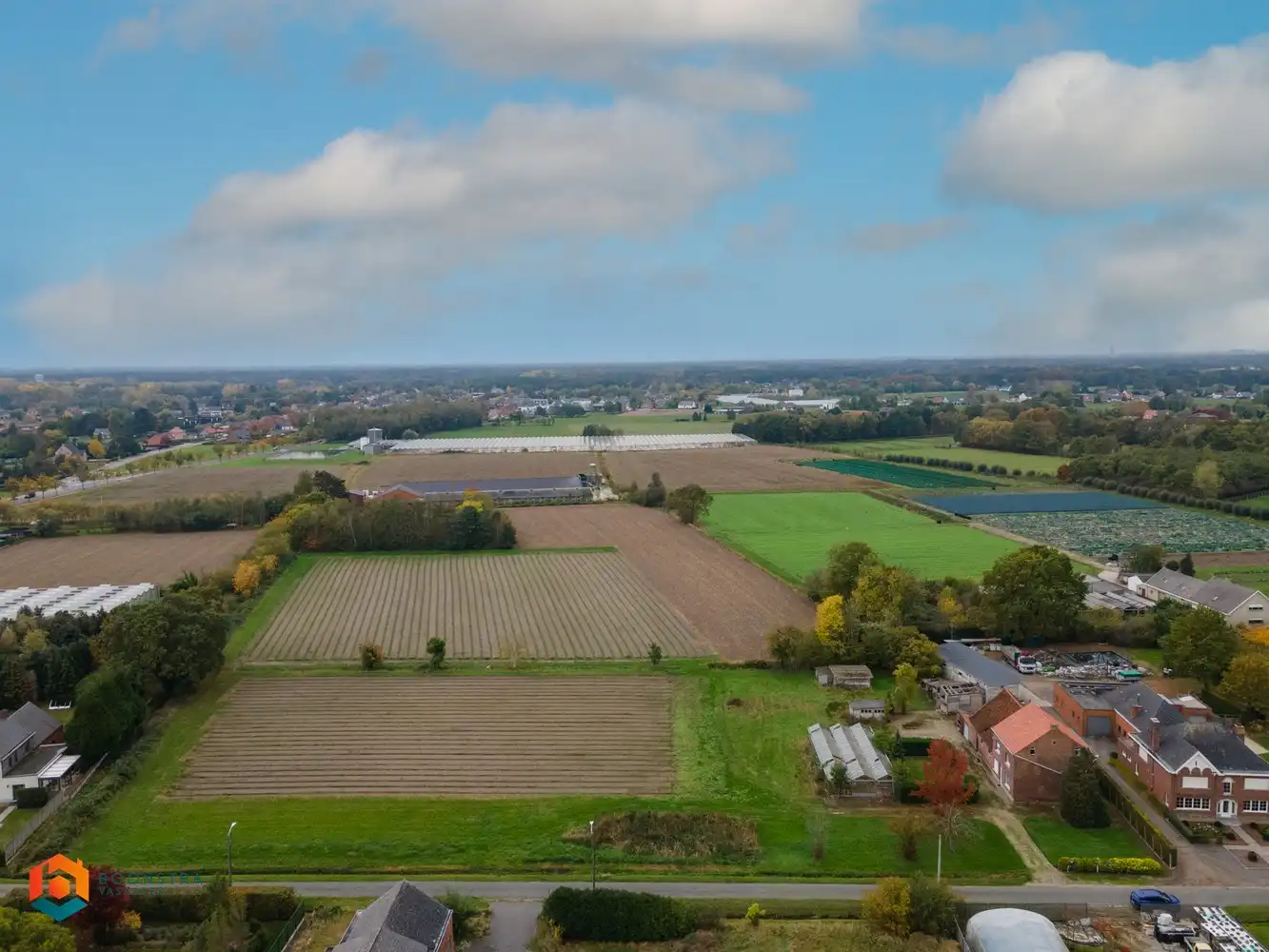 Landelijke woning met 5 slpkrs en bijgebouw op 1 ha te Putte foto {{pictureIndex}}