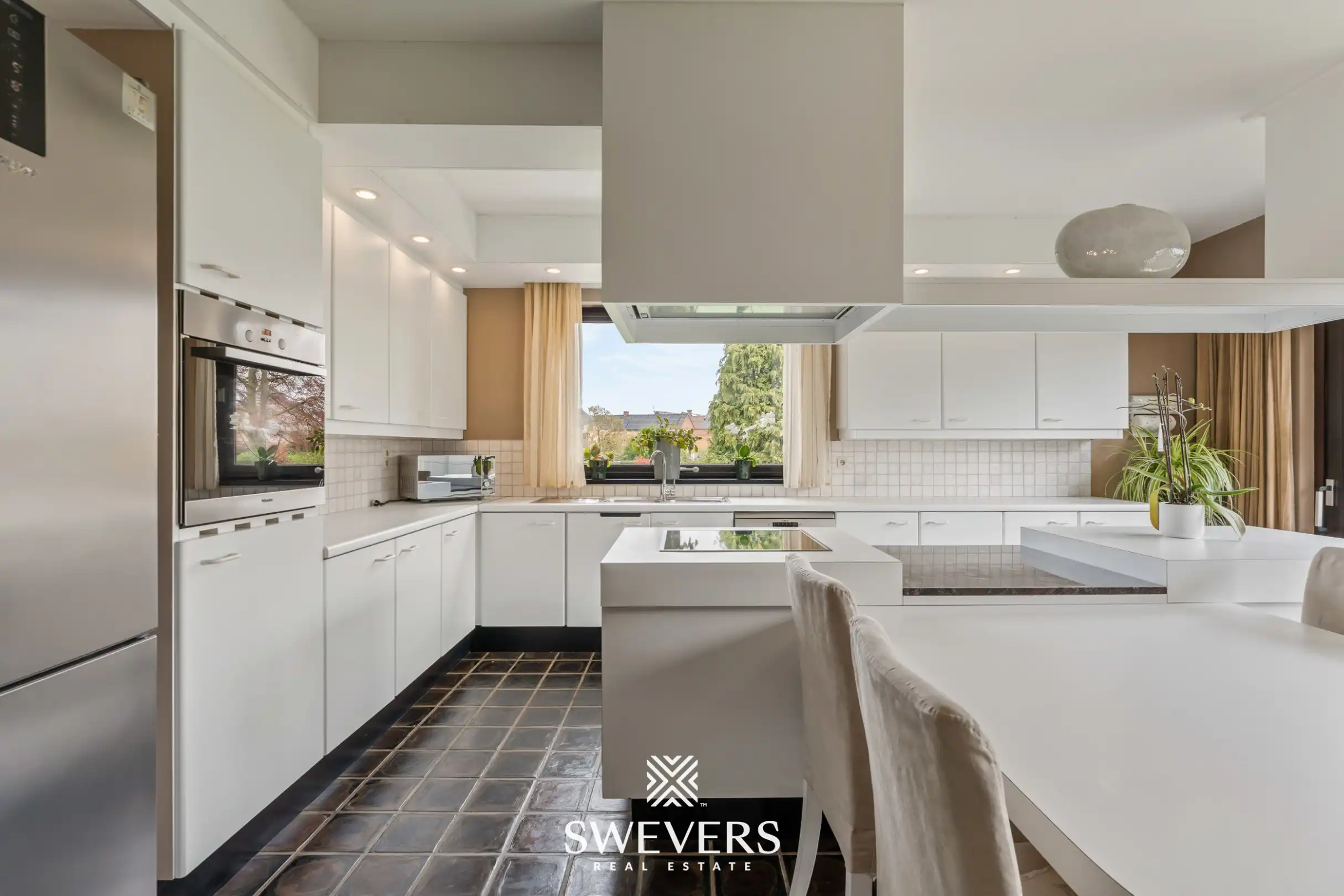 Authentieke villa met praktijkruimte en grote tuin te Hoepertingen foto 14