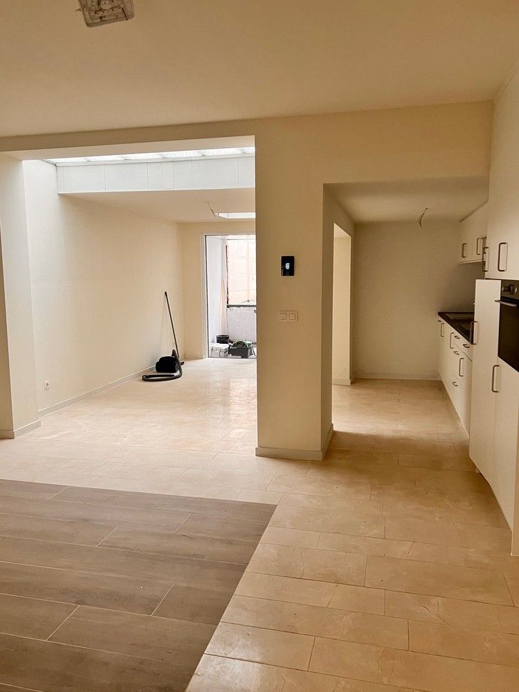 Stijlvol gerenoveerde woning te huur in hartje Bilzen! foto 3