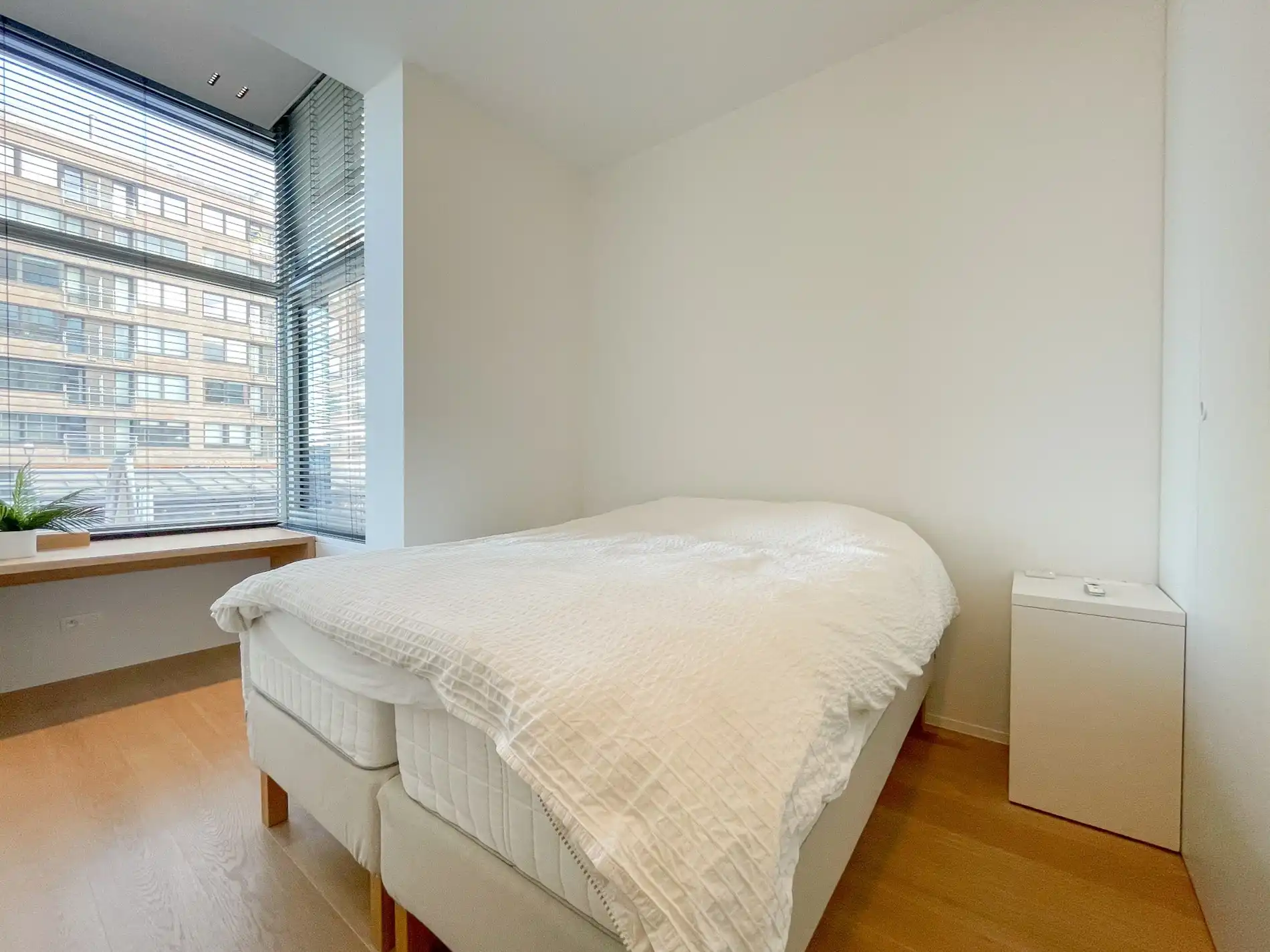 Uitzonderlijk, luxueus afgewerkt hoekappartement met frontaal zeezicht. foto 30