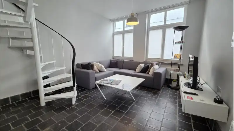 Comfortabele en vernieuwde stadswoning te huur in Centrum Brugge foto {{pictureIndex}}