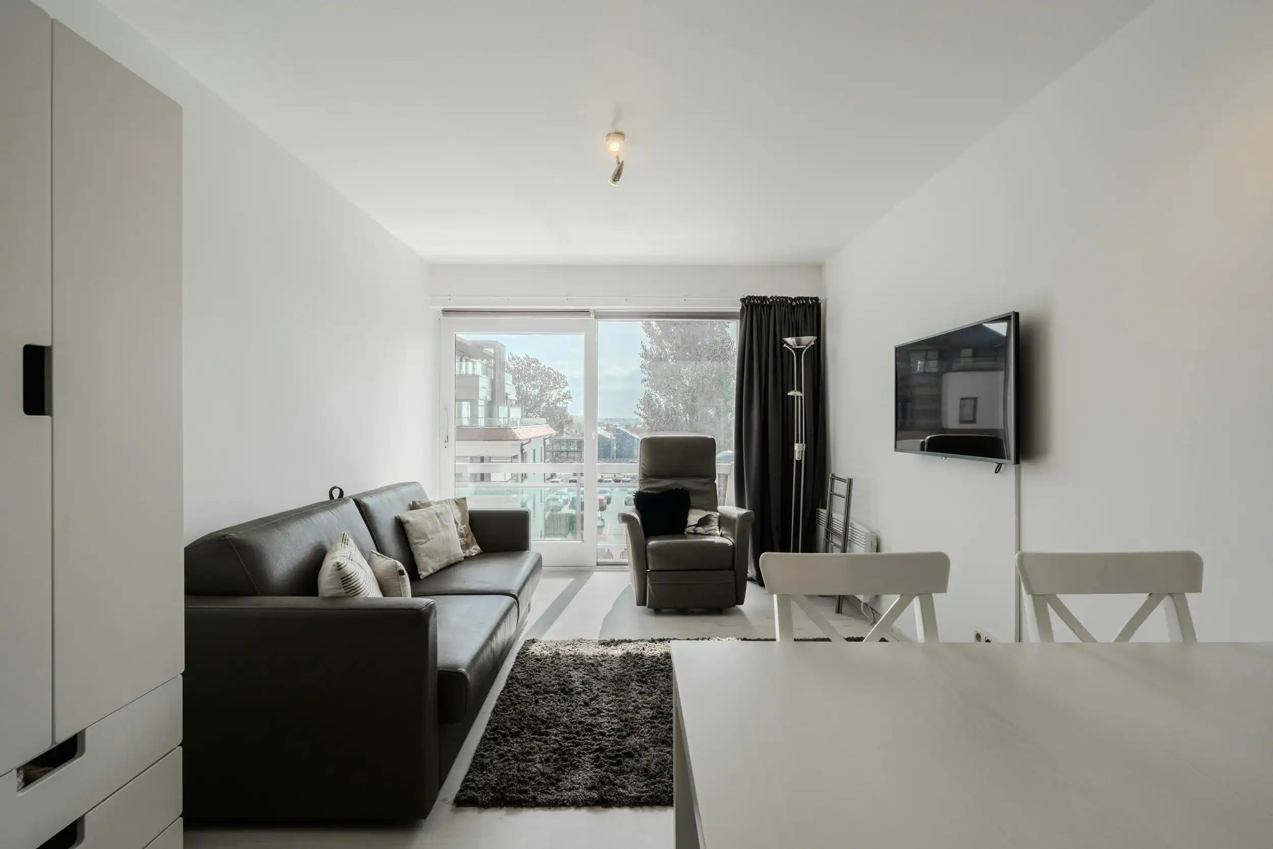 Gerenoveerd appartement met 1 slaapkamer vlakbij de Zeedijk! foto 2