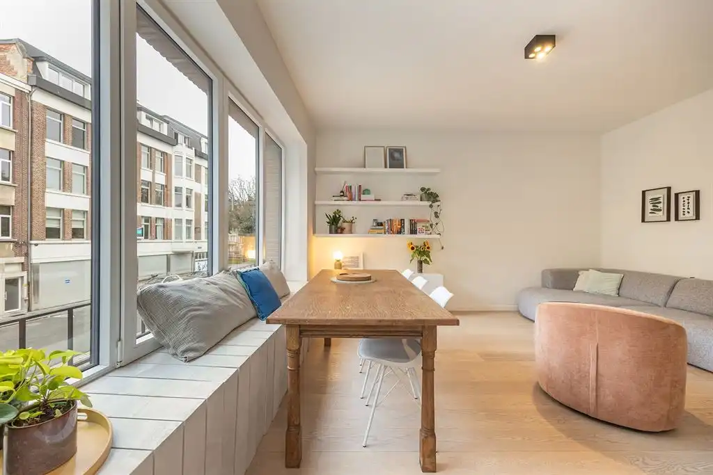 Instapklaar appartement met ruime tuin foto 2