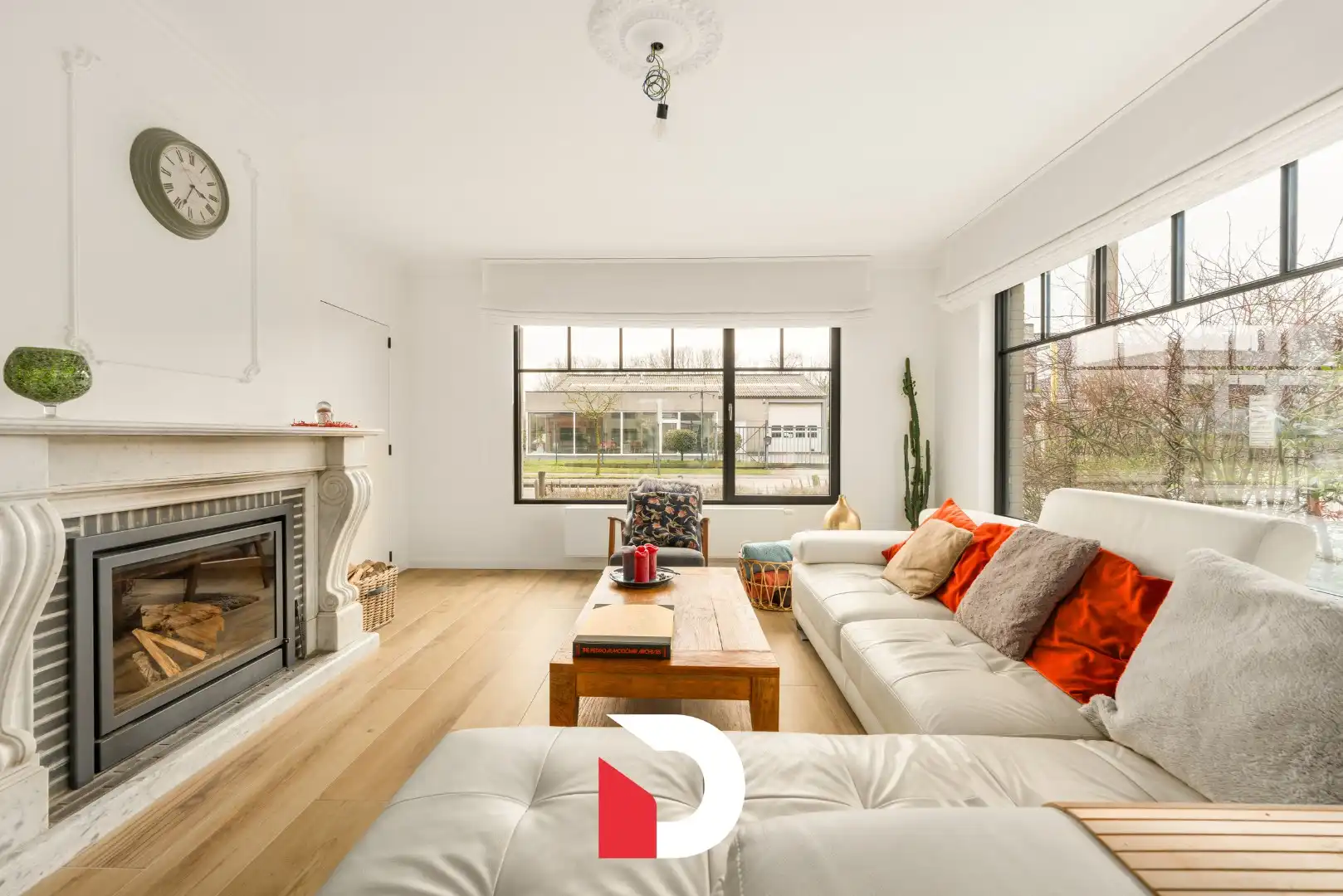 Ruime en volledig instapklare halfopen woning met praktijk op 960 m² grond foto 5