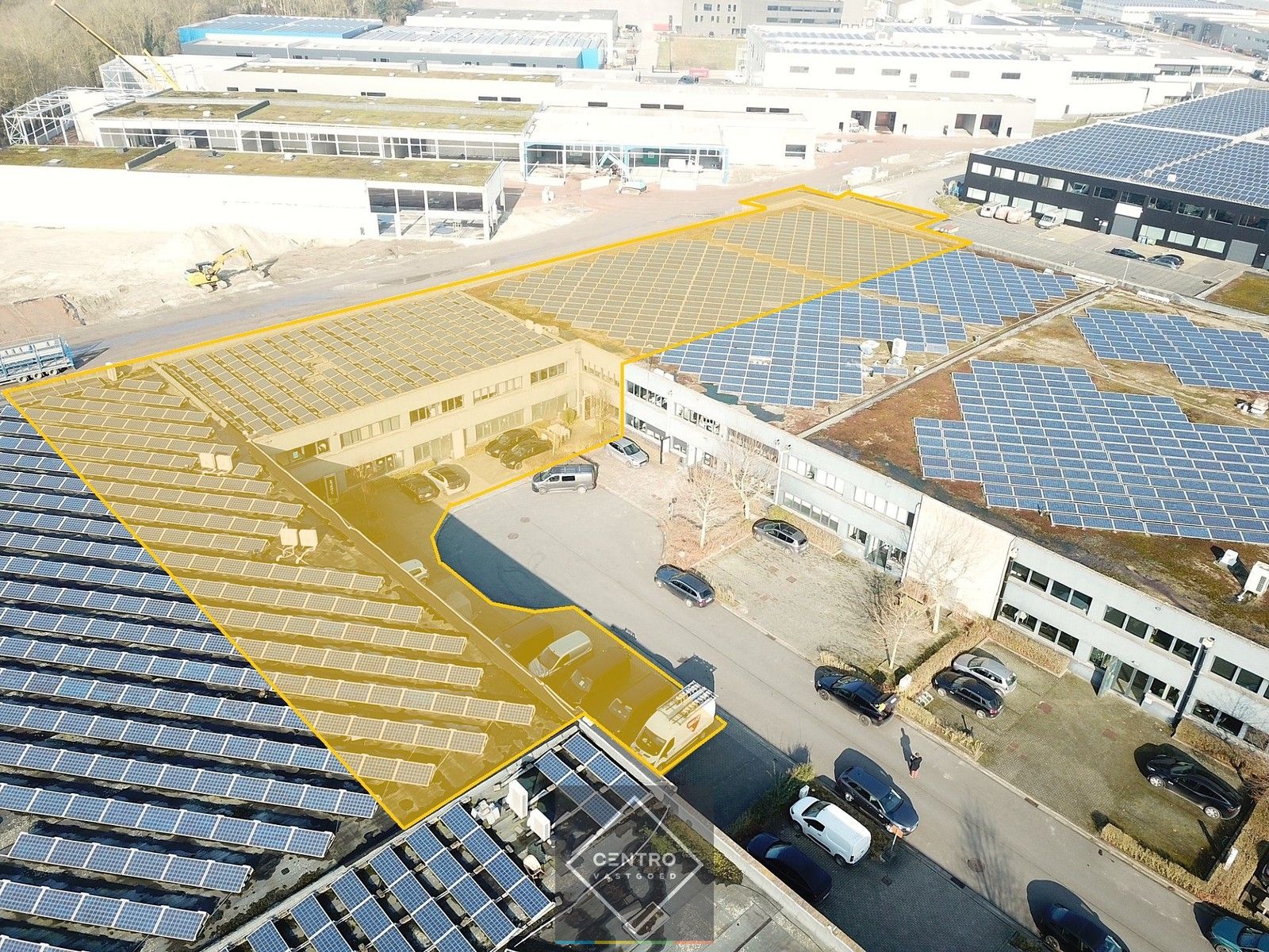 Instapklaar BEDRIJFSPAND bestaande uit MAGAZIJN (2.685m²) met 2 LAADKADEN en instapklare KANTOREN (2 x 703m² of 1.406m²) op industriezone "Herdersbrug" te Brugge foto 19
