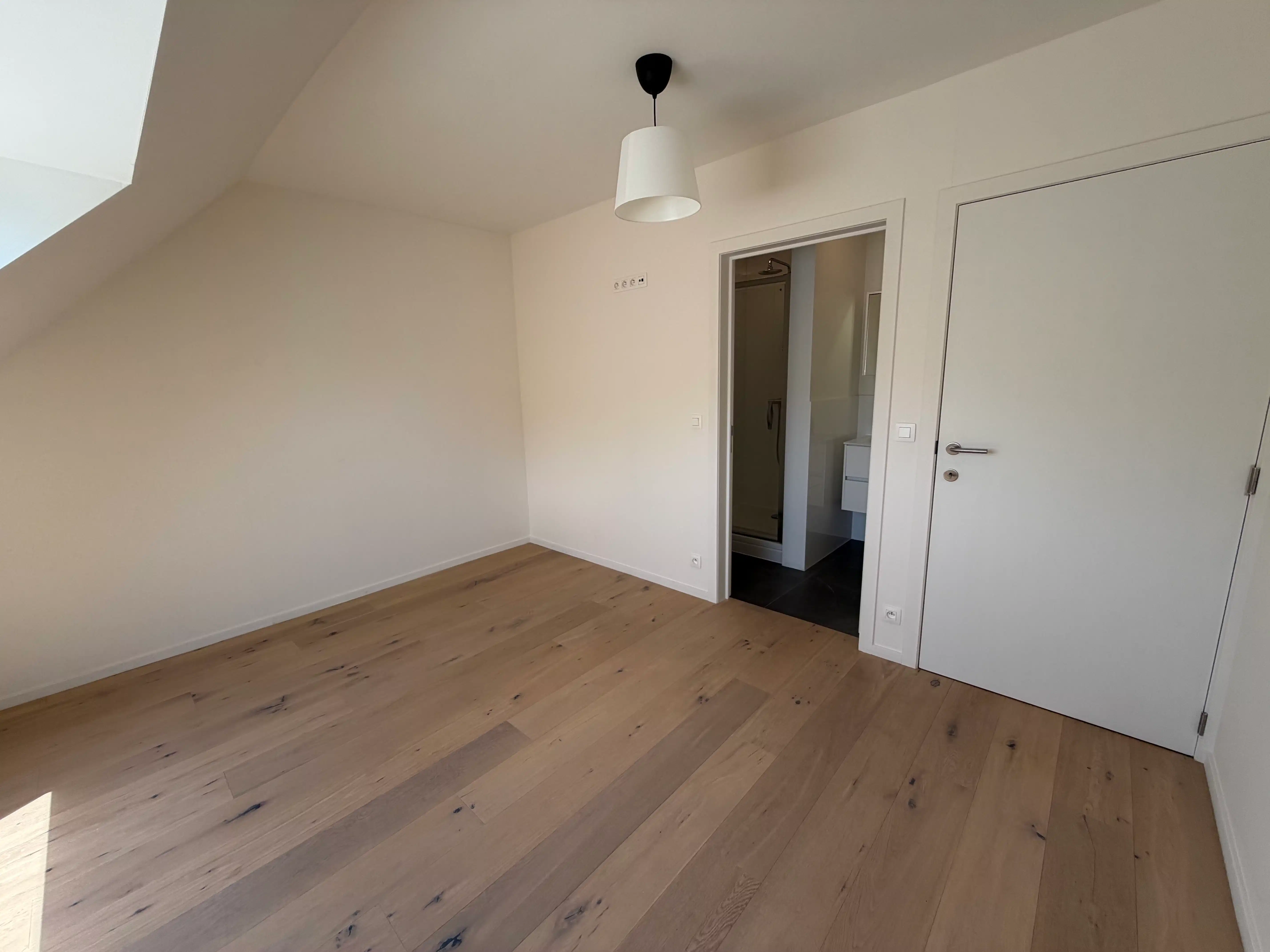 Prachtig duplexappartement met 2 slaapkamers, 2 badkamers, 2 terrassen en 1 autostaanplaats. foto 15