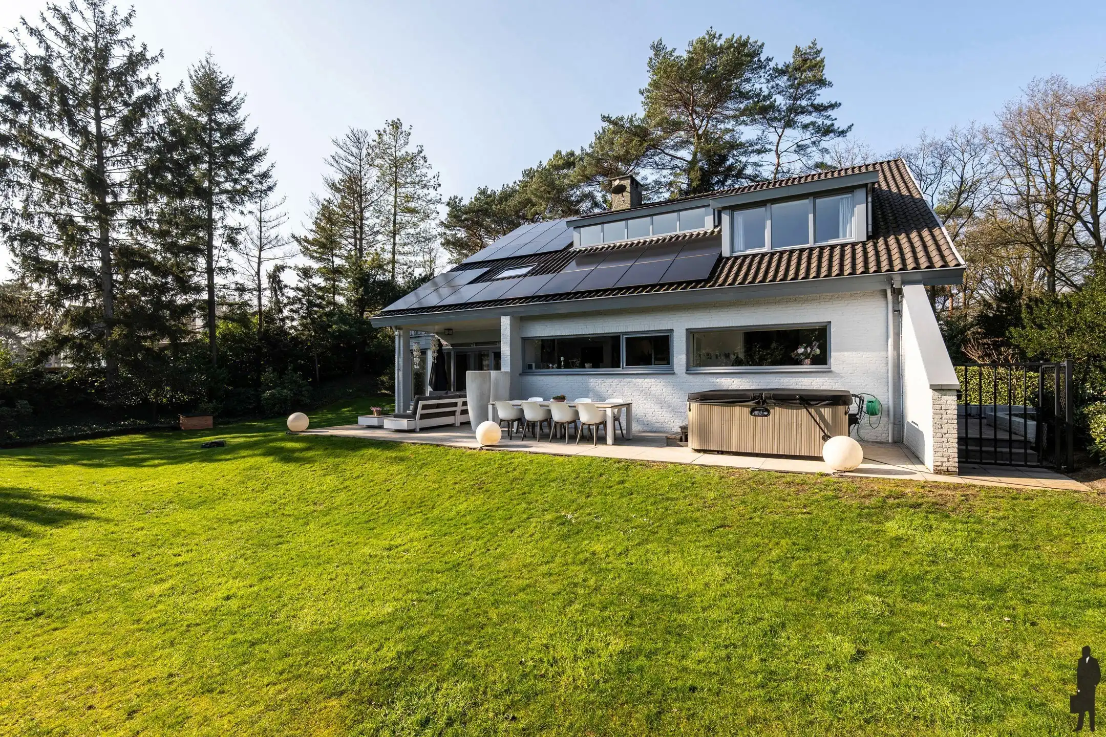 In de Meerse bergen treffen we op een ruim perceel van ca. 2.735m² deze knappe, lichtrijke villa foto 48