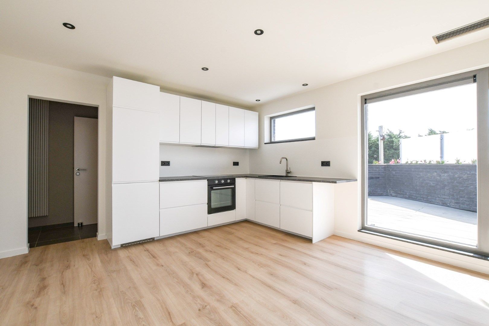 Volledig gerenoveerd dakappartement met 2 terrassen en zicht op de polders te koop in Klemskerke (De Haan) foto 10
