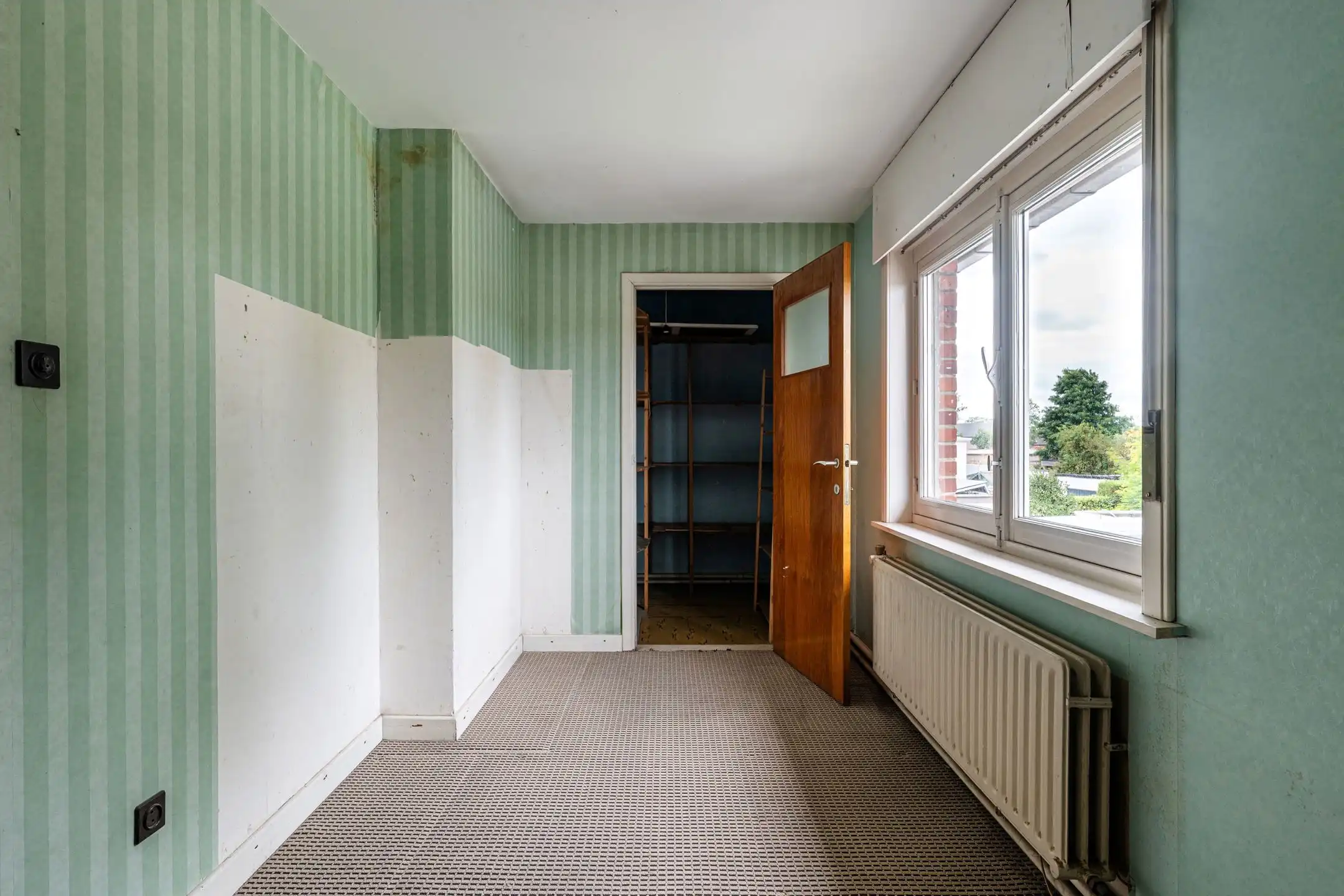 Te renoveren half open woning met veel potentieel!  foto 11