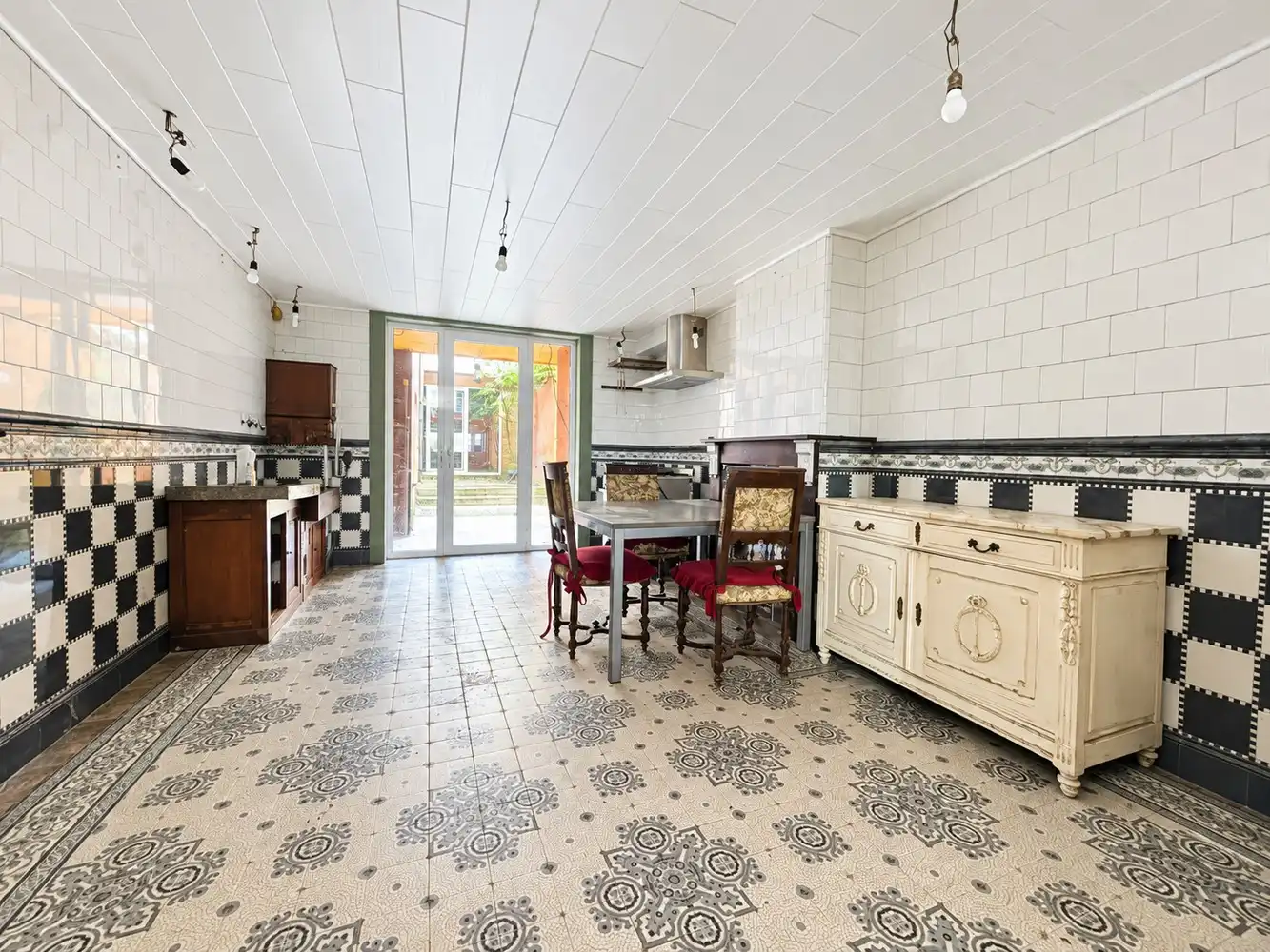 Karaktervolle herenwoning (255 m²) met grandeur en uniek potentieel in hartje Oostende foto 3