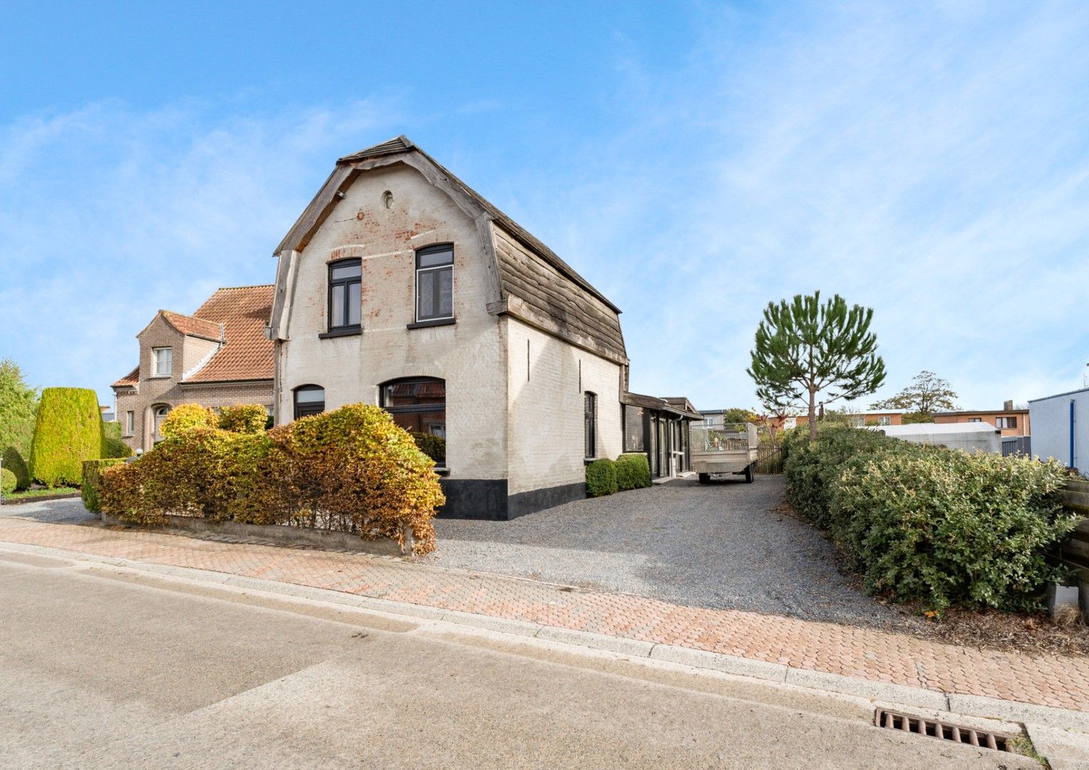 Instapklare, karaktervolle woning op 698 m² foto {{pictureIndex}}