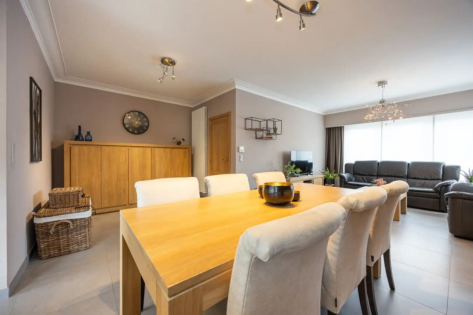 Woning met 5 slaapkamers en 2 badkamers op zuid perceel. foto 6