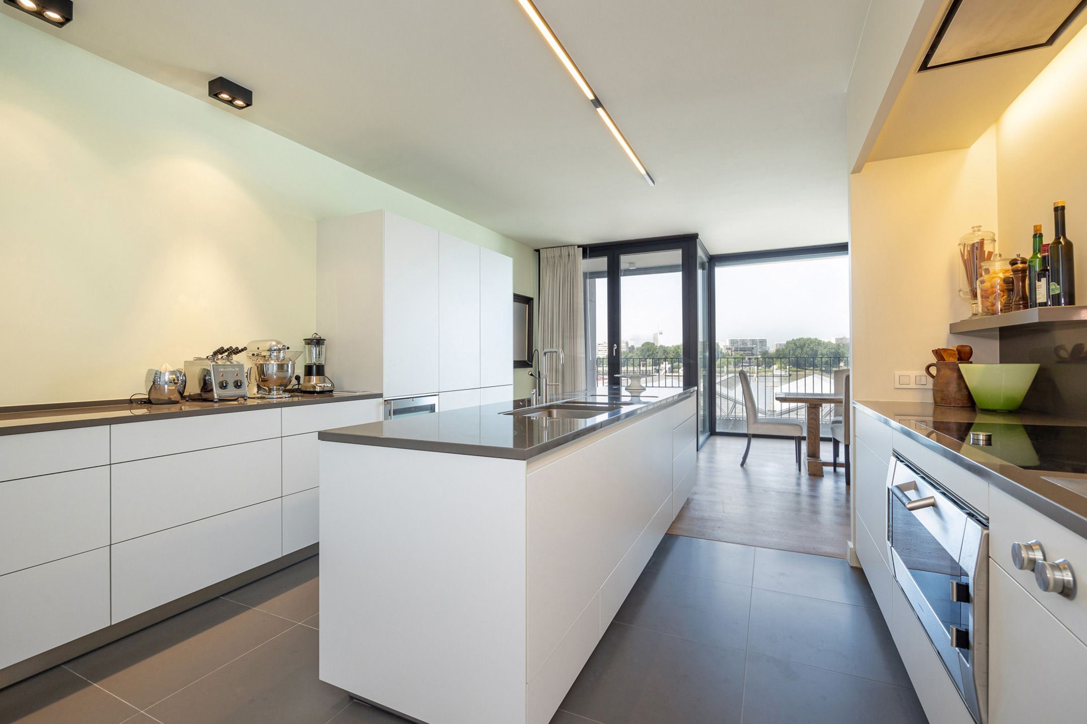 ANTWERPEN - Ruim appartement met Scheldezicht en 2 terrassen foto 12