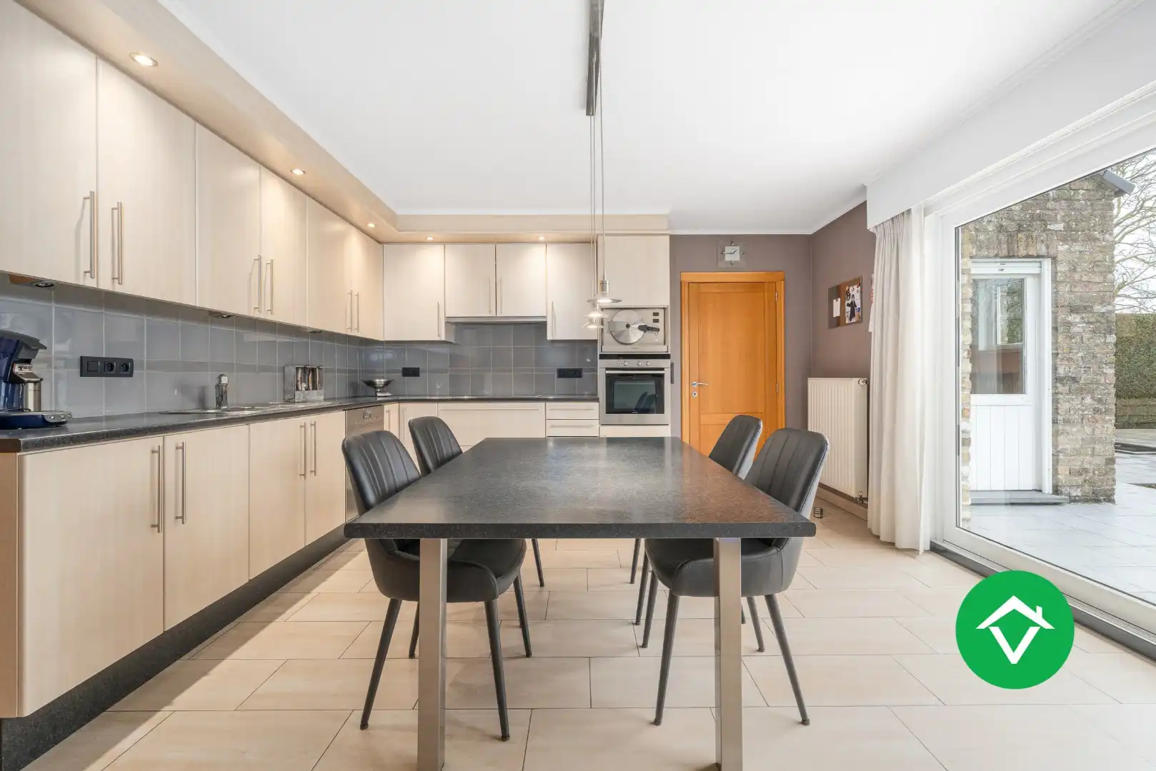 Alleenstaande woning met 4 slaapkamers te Ichtegem  foto 9