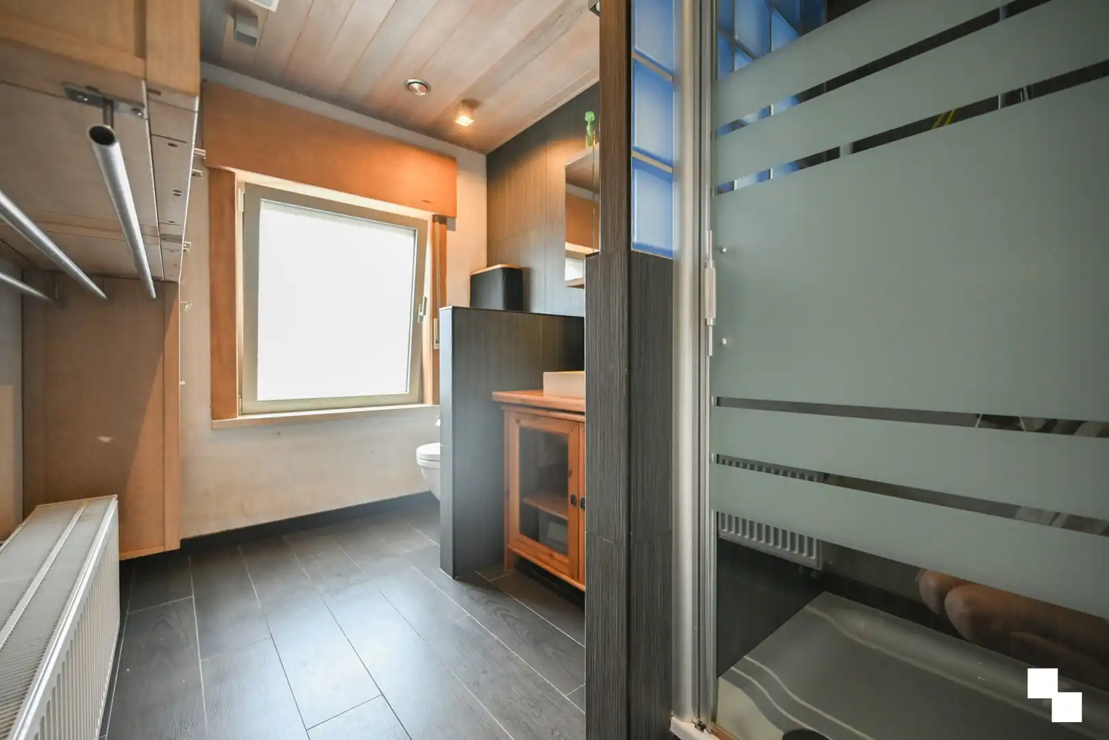 Energiezuinige, gerenoveerde gezinswoning met inpandige garage foto 33