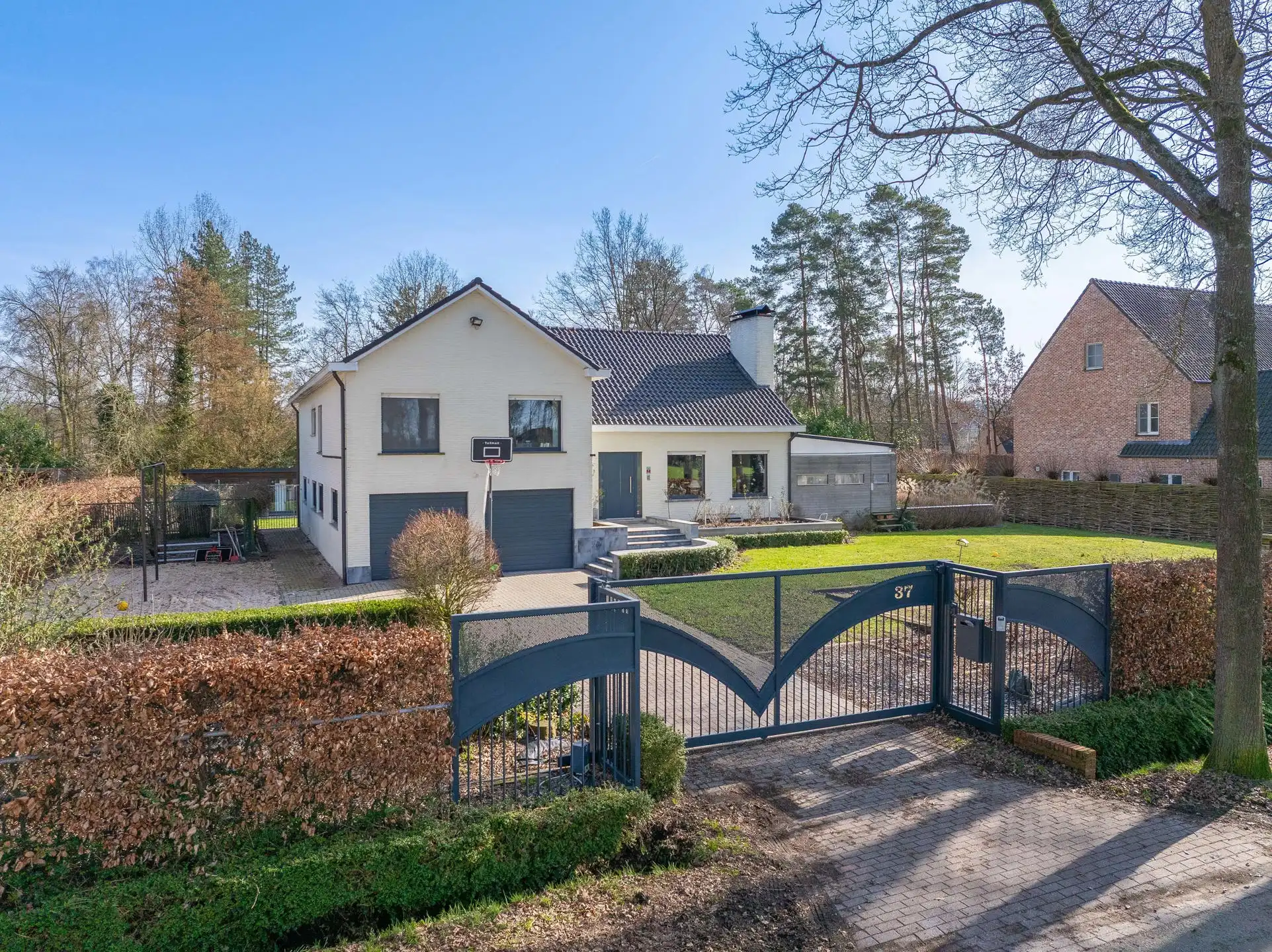 Ruime woning in rustige en groene omgeving foto {{pictureIndex}}