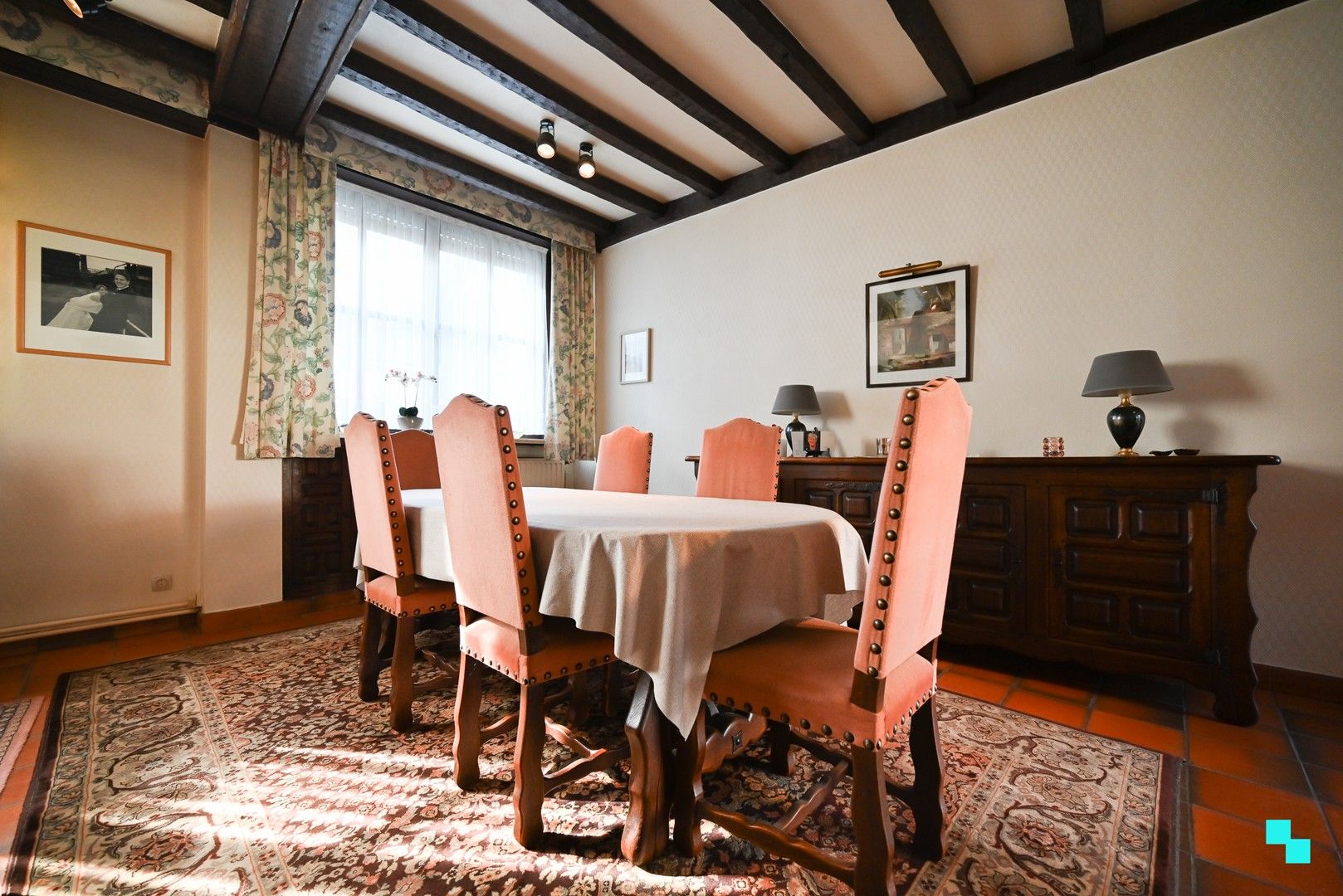 Neoclassicistisch getinte burgerwoning in hartje Izegem foto 7