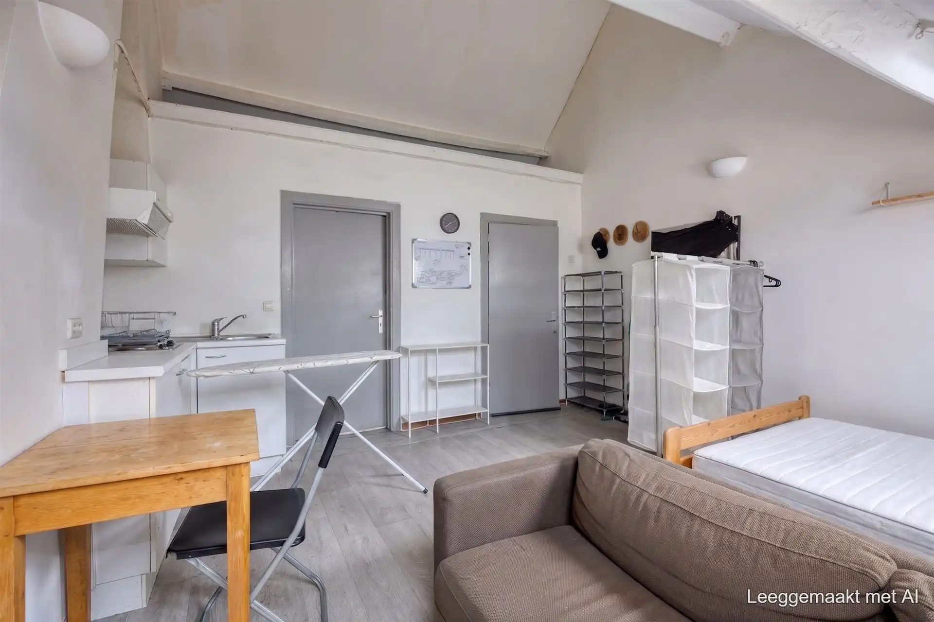 Ruime woning, momenteel ingericht als 4 studio's! foto 19