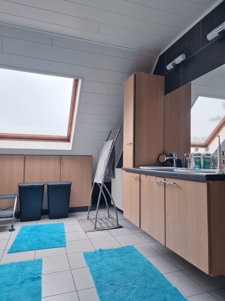 Prachtige villa uit de jaren 90 met drie slaapkamers en grote tuin! foto 28