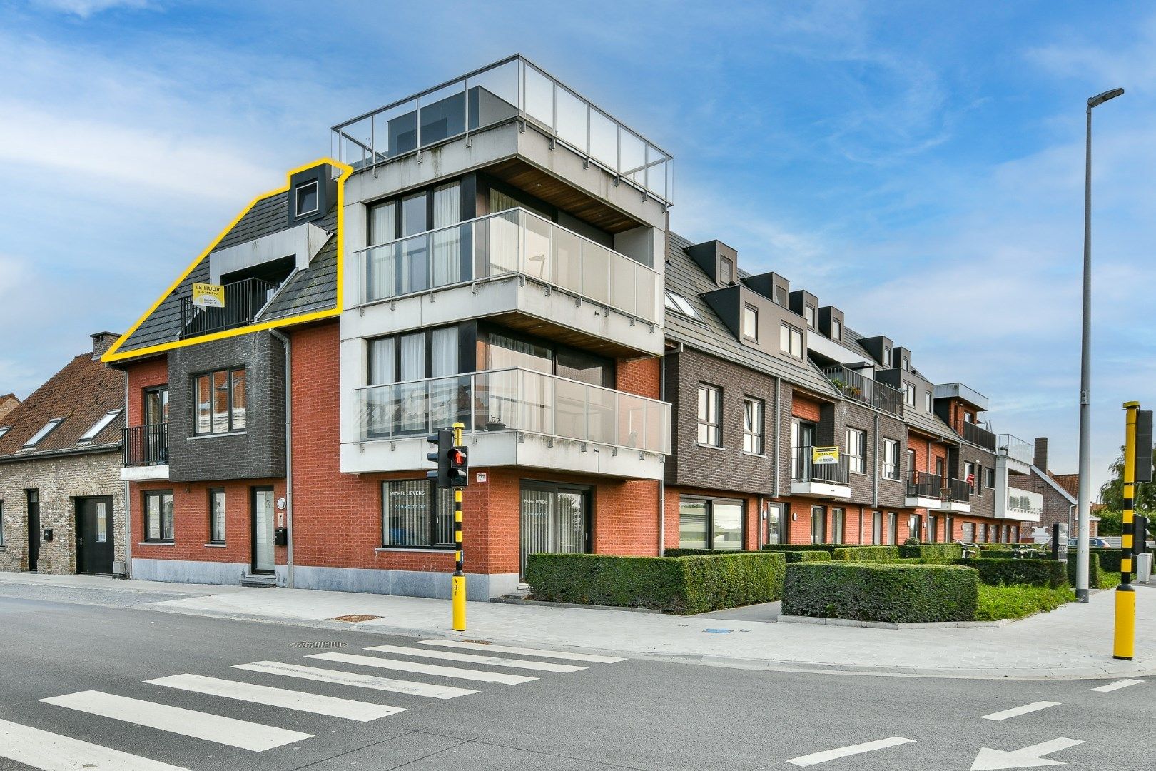 Ruim duplex appartement met 2 slaapkamers, 2 terrassen en garage te Oudenburg foto 2