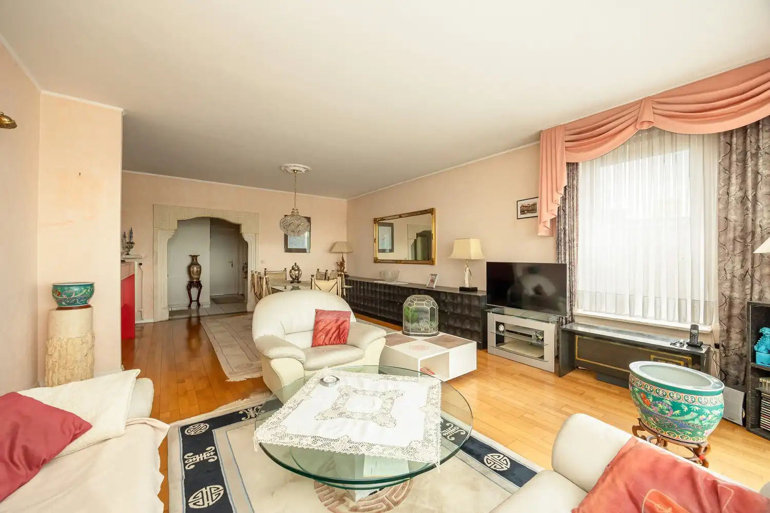 Ruim en lichtrijk 2-slaapkamerappartement met terras foto 4