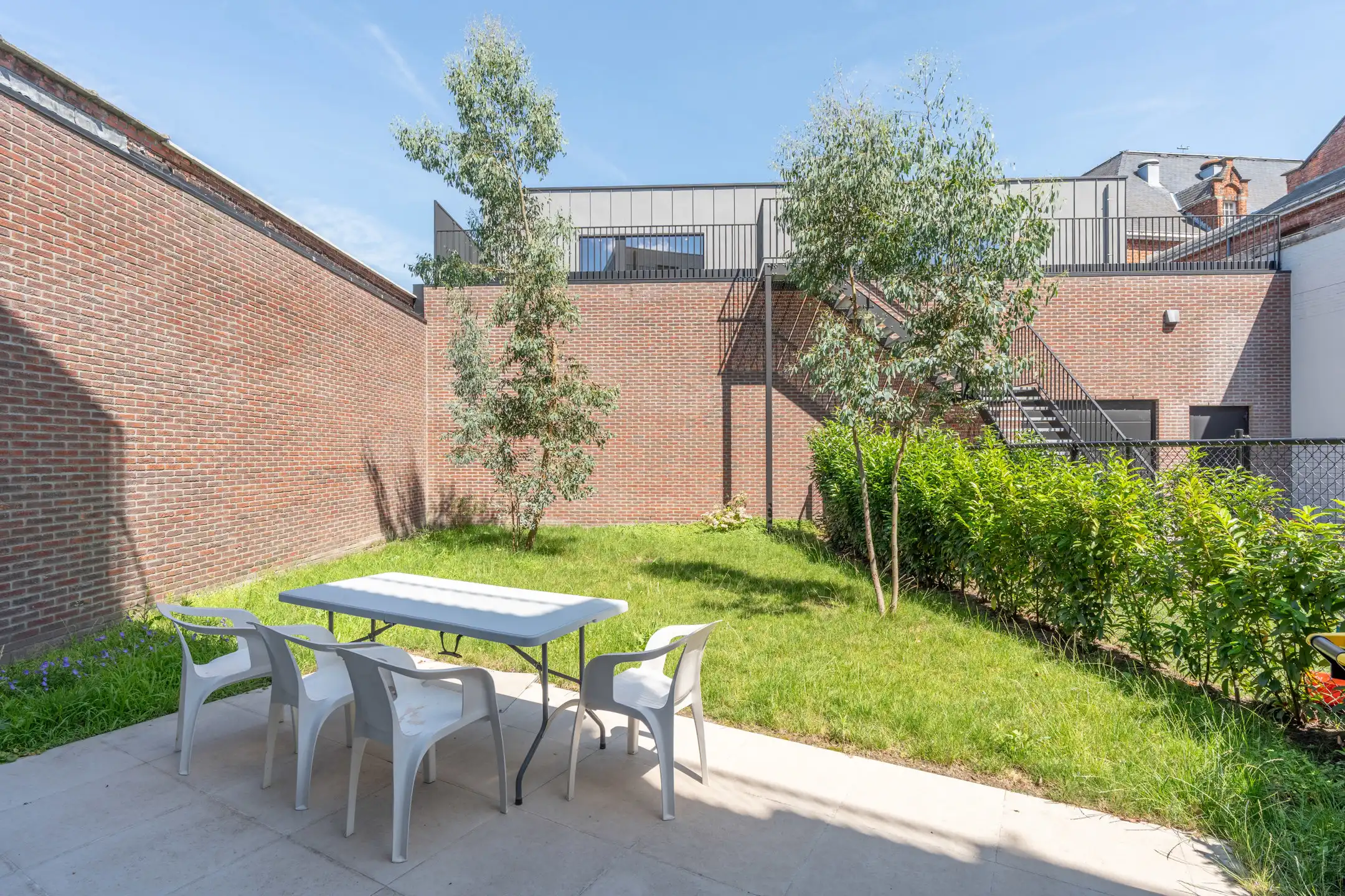 Knap en licht gelijkvl. appartement met terras en tuin foto 35