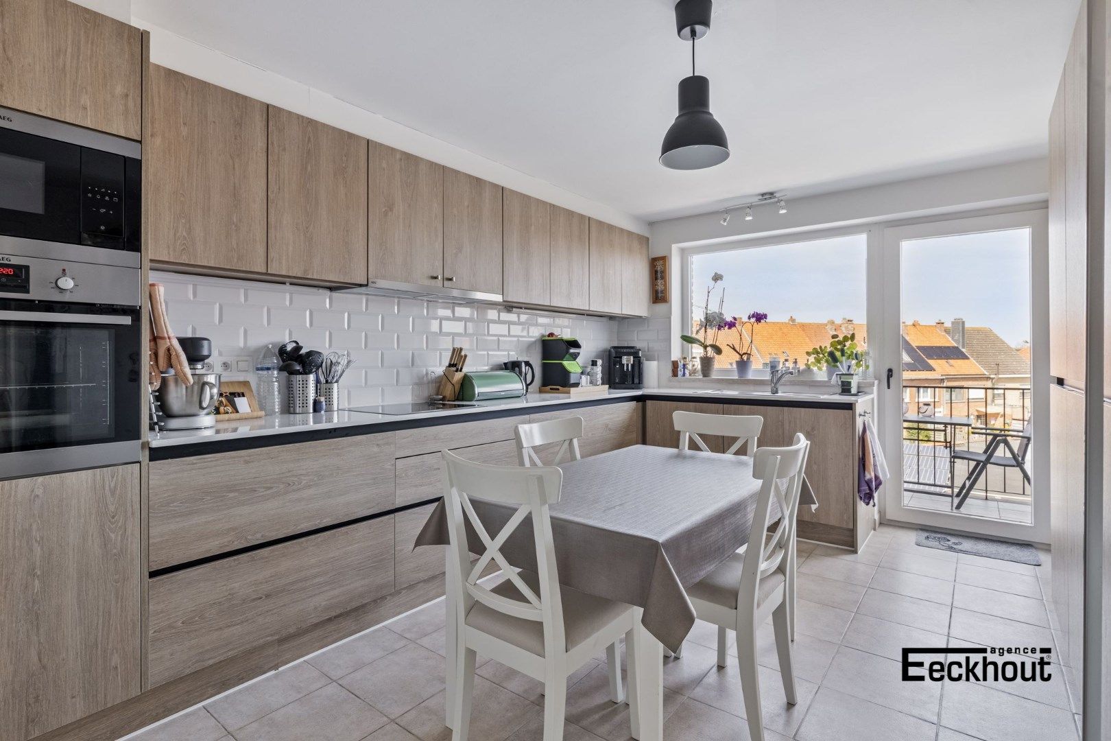 Ruim instapklaar appartement (143m²) met terras(9m²) en 3 slaapkamers in Bredene Dorp! foto 8
