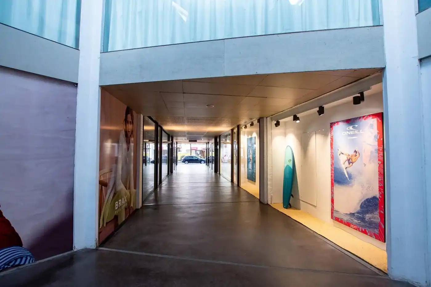 Uitzonderlijk ruim handelspand op een super commerciële ligging op de Lippenslaan foto 7