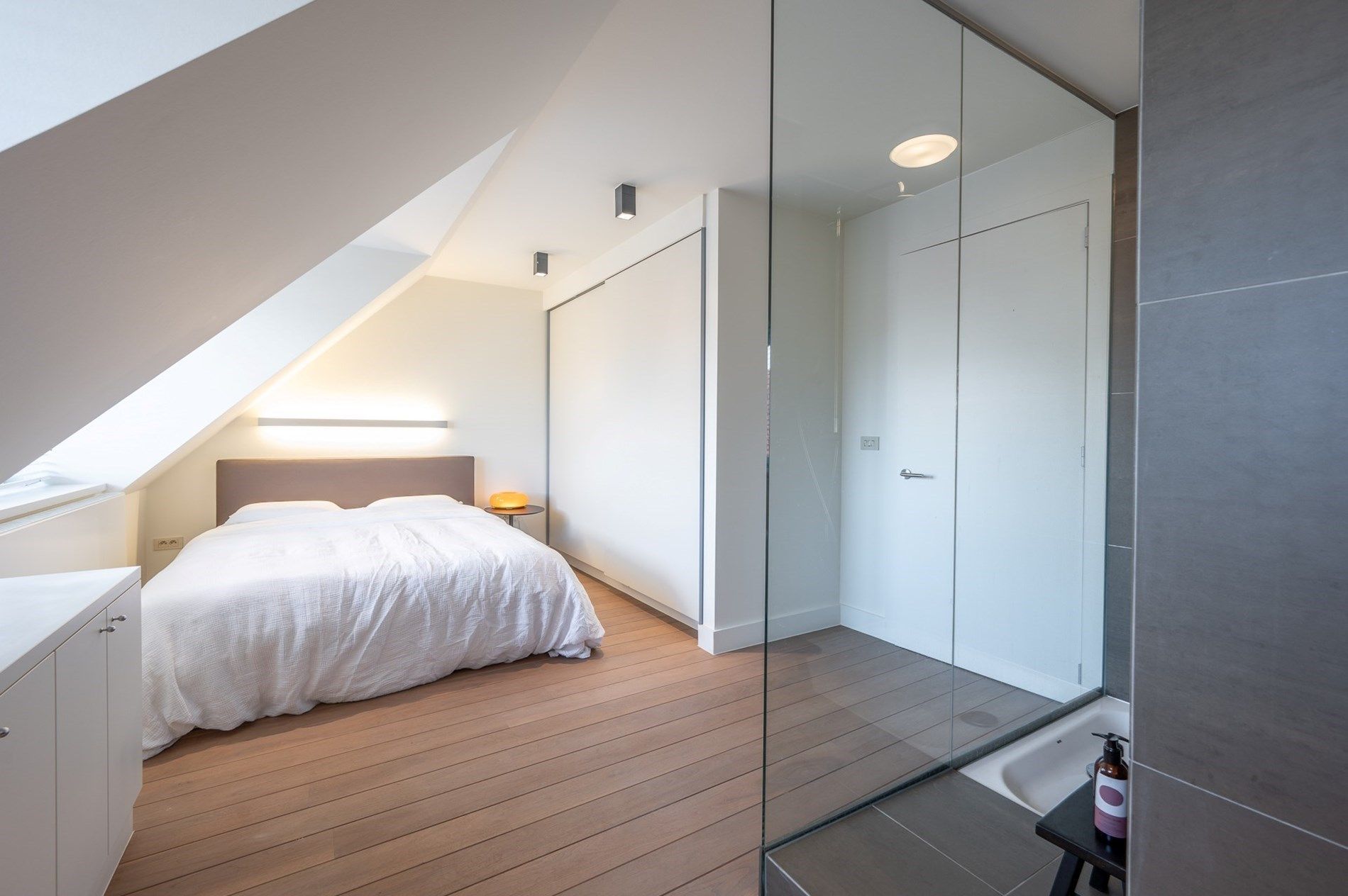 Prachtig, ruim 2 slaapkamer appartement met ruime terrassen centraal gelegen op de Zoutelaan te Knokke (met mogelijkheid tot het creëren van een 3de kamer)  foto 22