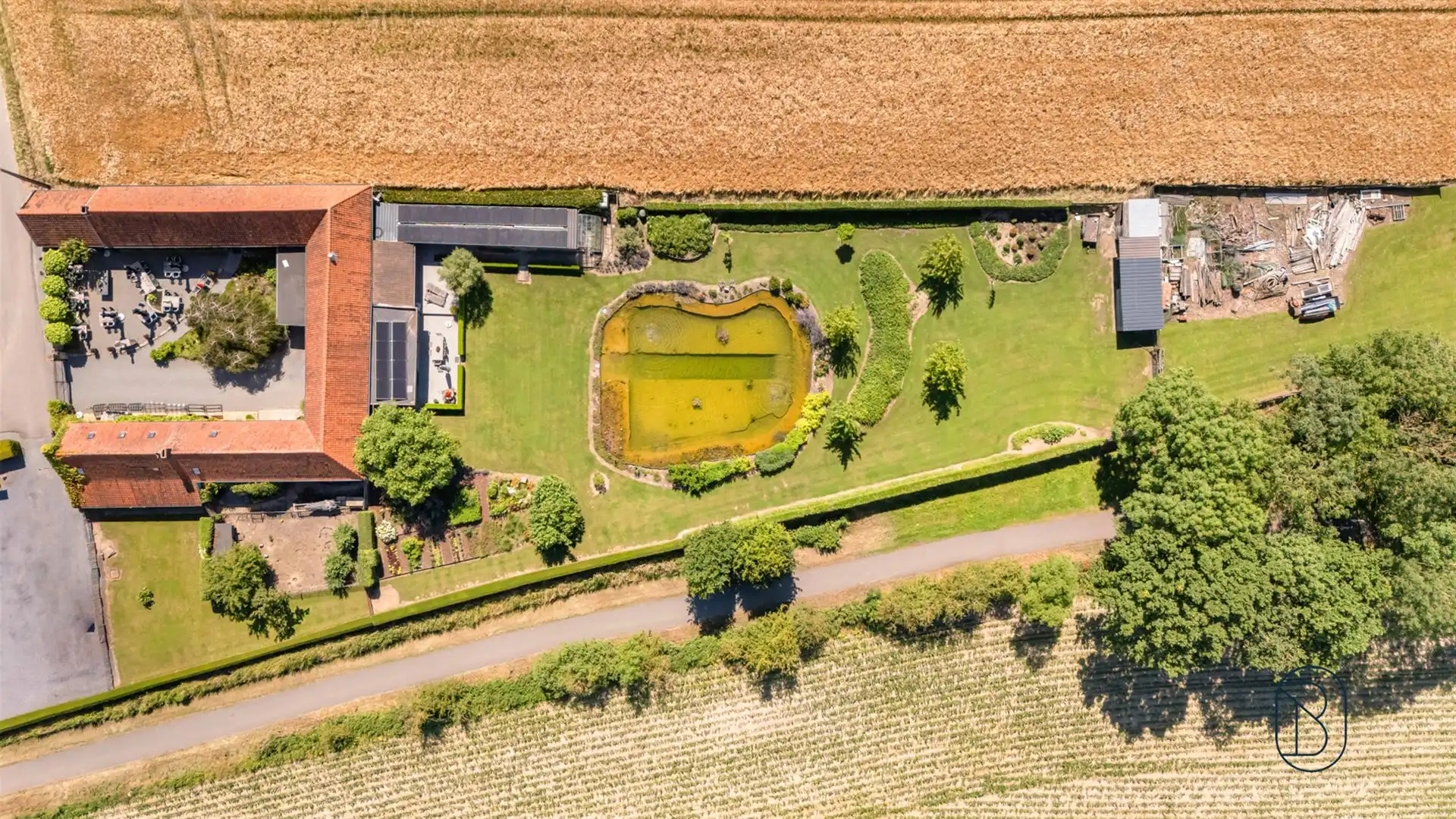 Unieke hoeve met horeca, op idyllische locatie. foto {{pictureIndex}}