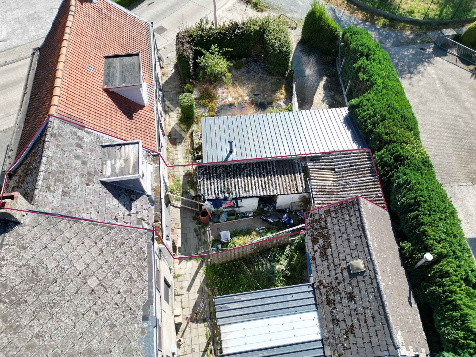 Rustig gelegen, volledig te renoveren woning met 1 SLPK! foto 4