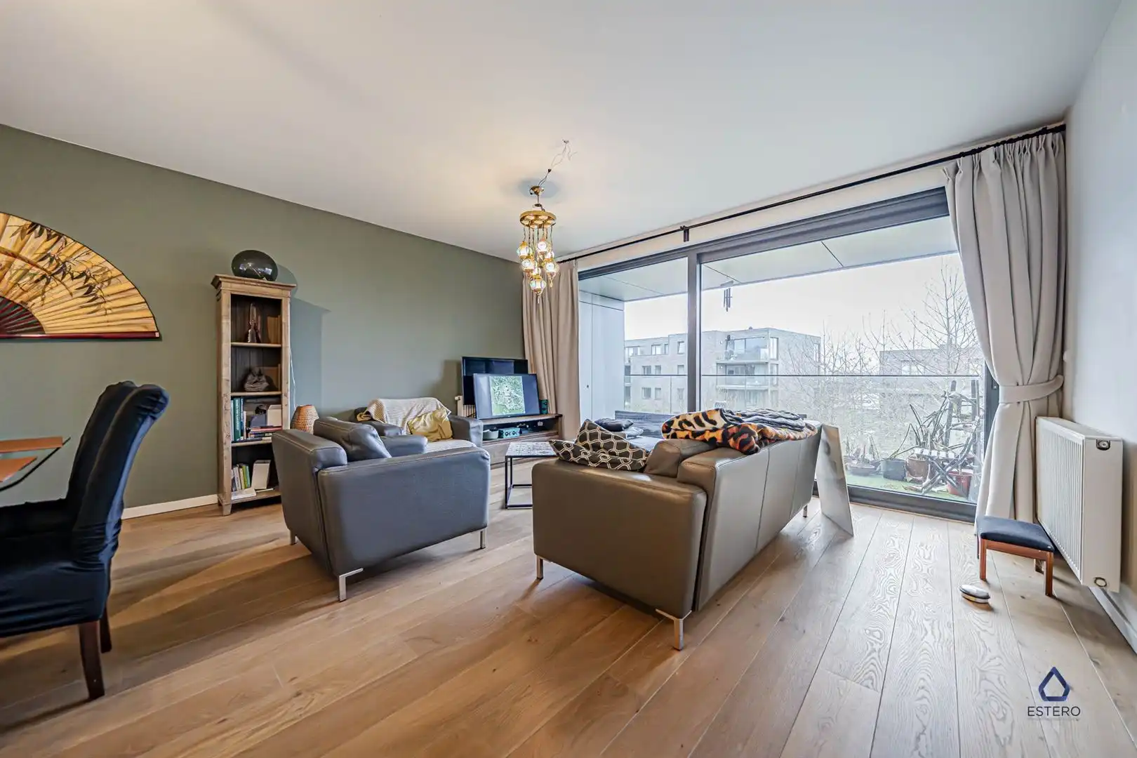 Instapklaar 2-slaapkamer appartement met terras en parking  foto 2