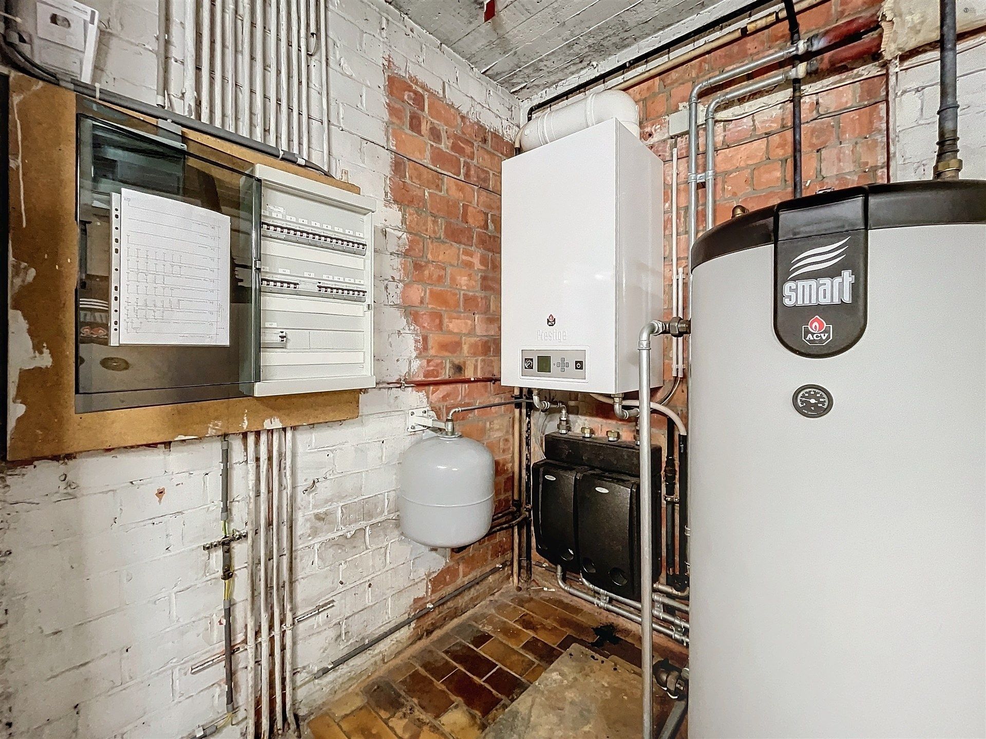 Riant huis (426m²) met 6 slaapkamers en dubbele garage nabij het centrum. foto 24