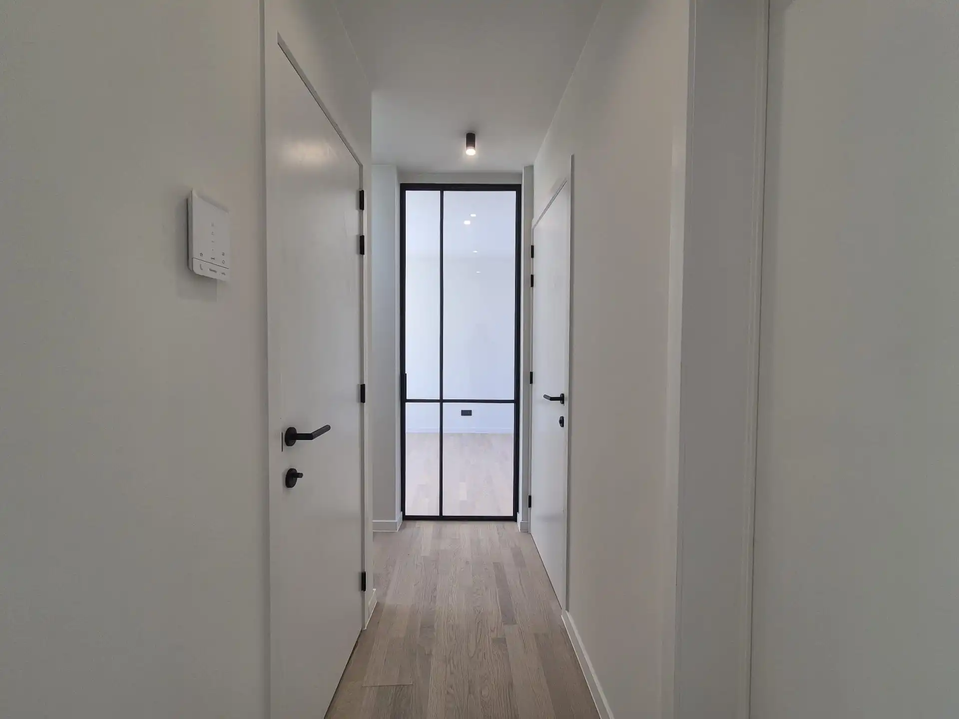 Ruime en luxueus afgewerkte duplex met 4 slaapkamers, terras en tuin. foto 13