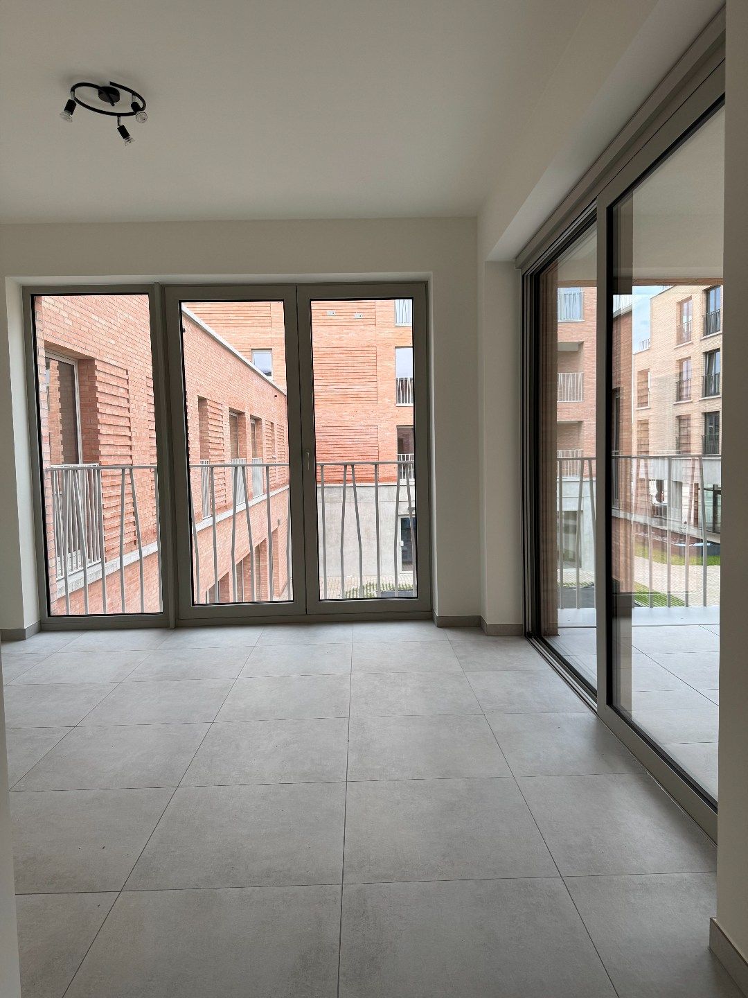 NIEUWBOUWAPPARTEMENT MET 2 SLAAPKAMERS, TERRAS, ONDERGRONDSE AUTOSTANDPLAATS EN KELDERBERGING IN RESIDENTIE "DE KWINT" TE ZONHOVEN foto 5