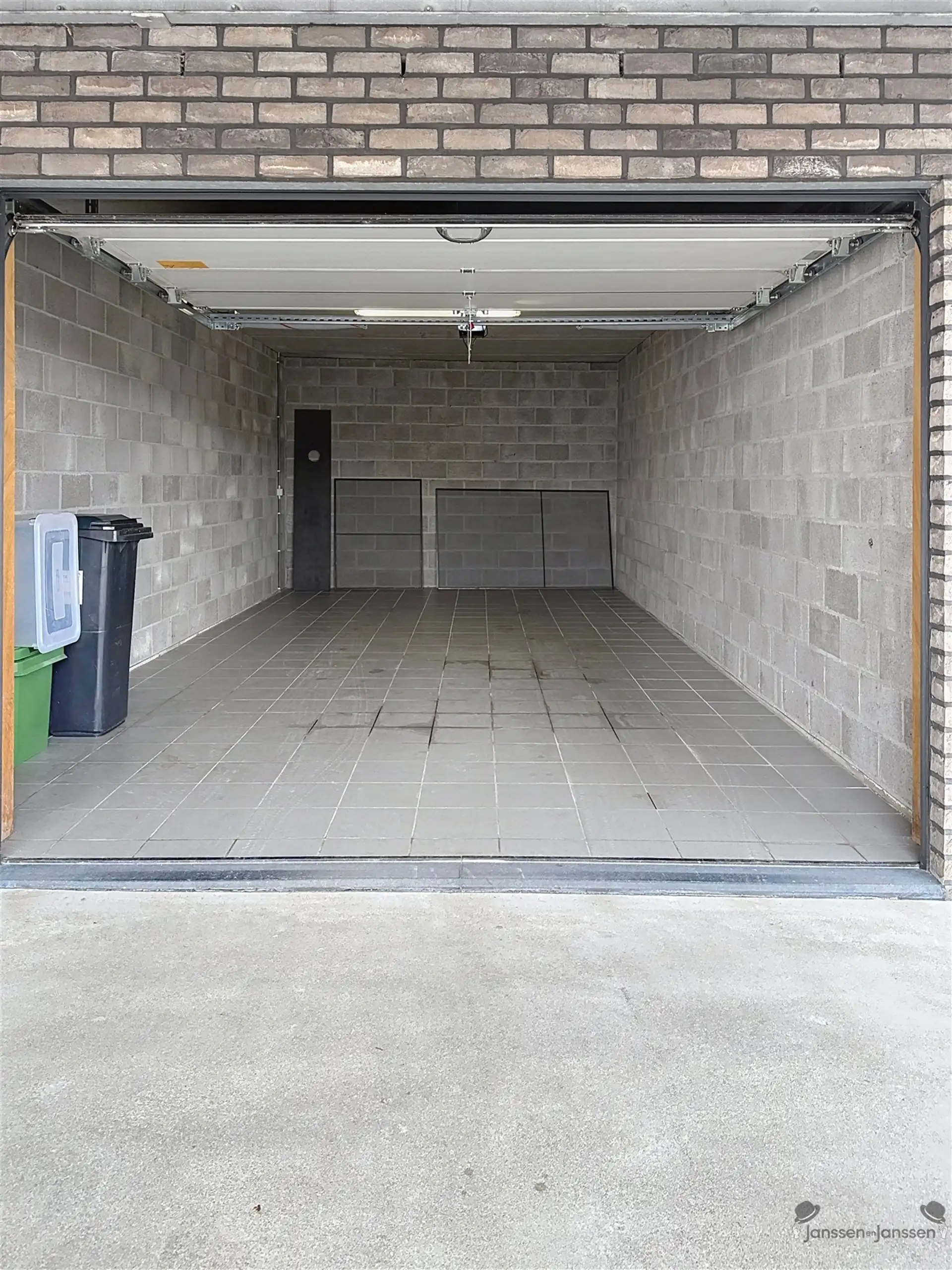 Verzorgd appartement met 2 slaapkamers, groot terras en ruime garage foto 12