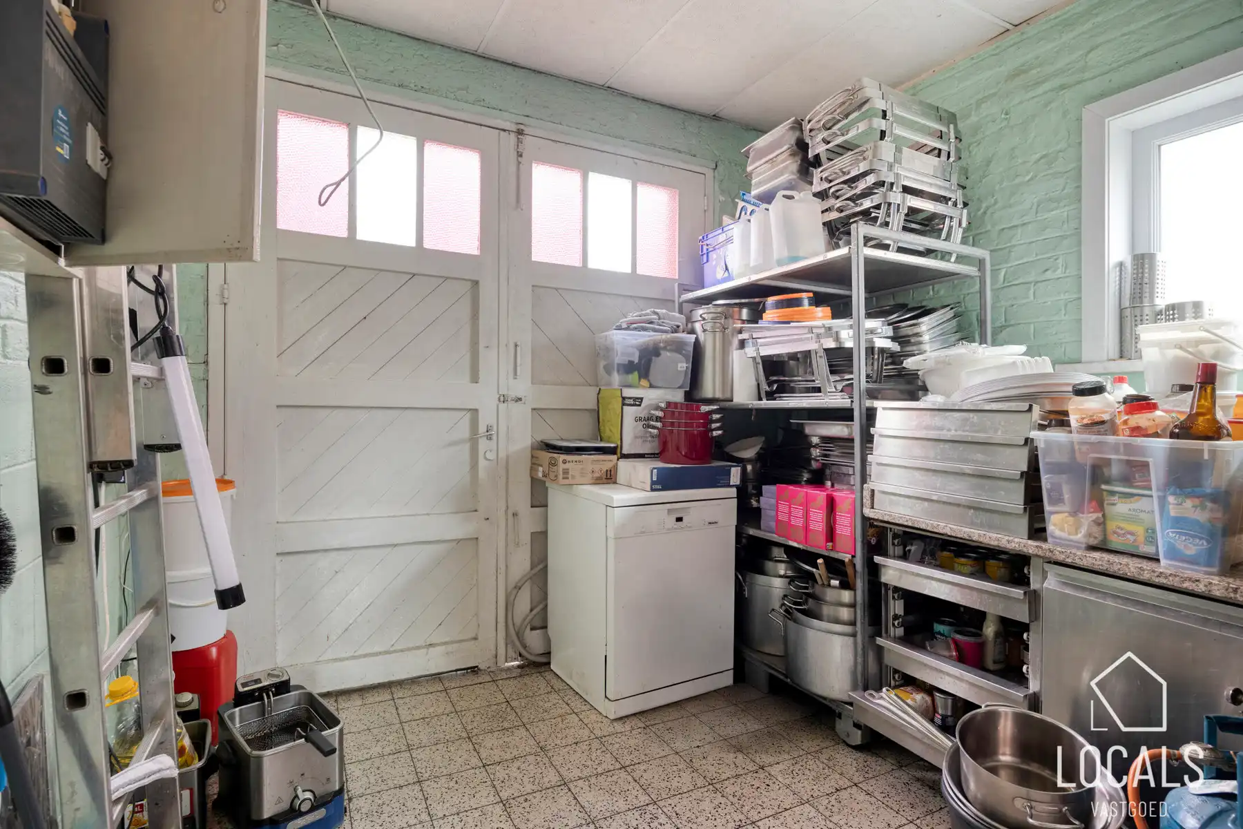 Instapklare woning met 5 slaapk., 3 badkamers en tuin foto 24