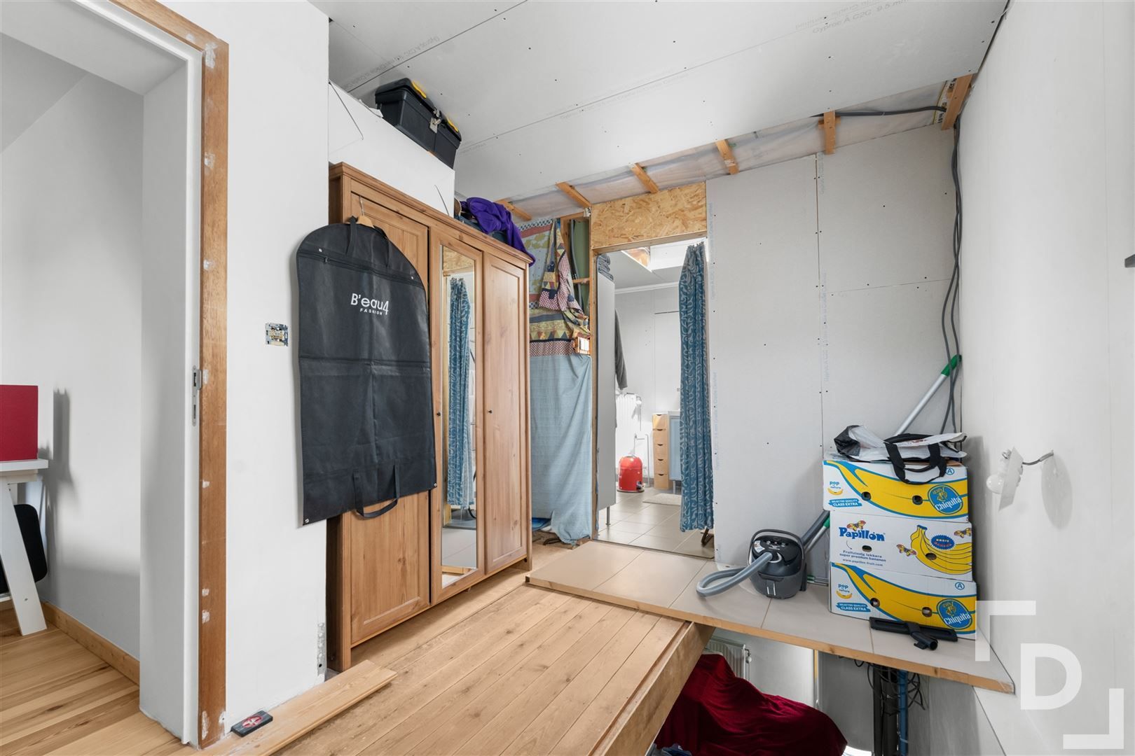Karaktervolle woning met carport te koop in Stavele. foto 17
