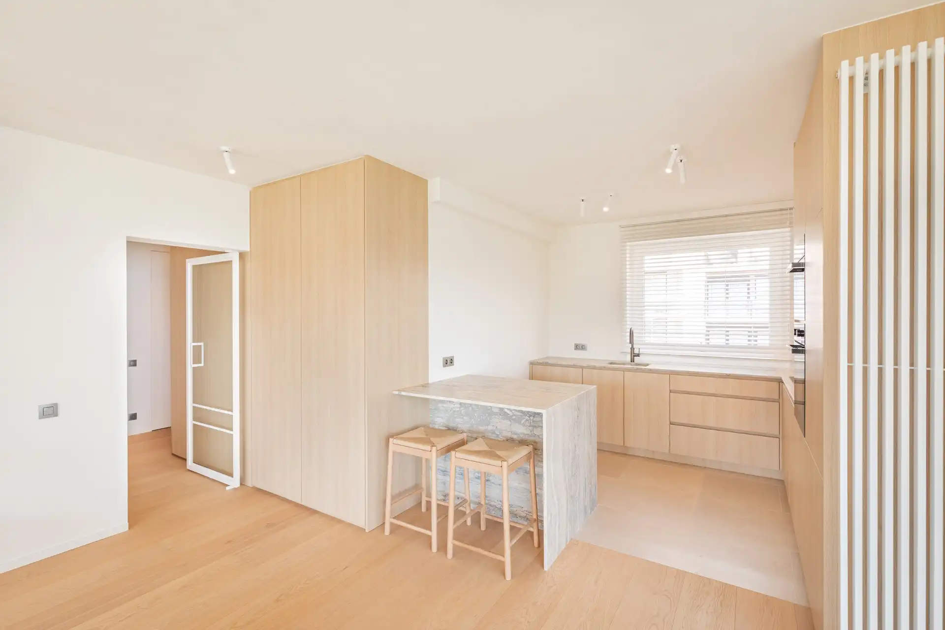 Prachtig gerenoveerd appartement in villaresidentie te Duinbergen foto 14