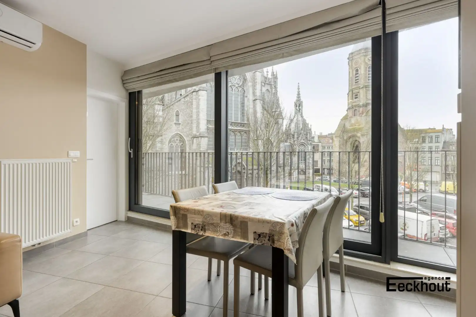 Modern appartement met terras en open zicht op Petrus- en Paulusplein. foto 11