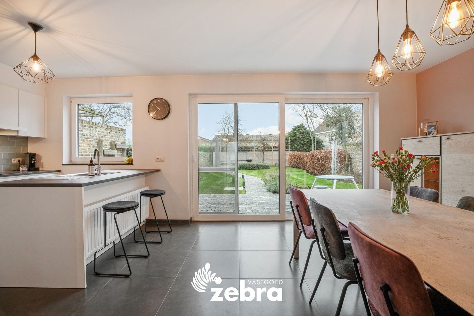 Ruime en recente woning met vier slaapkamers te Gijverinckhove! foto 5