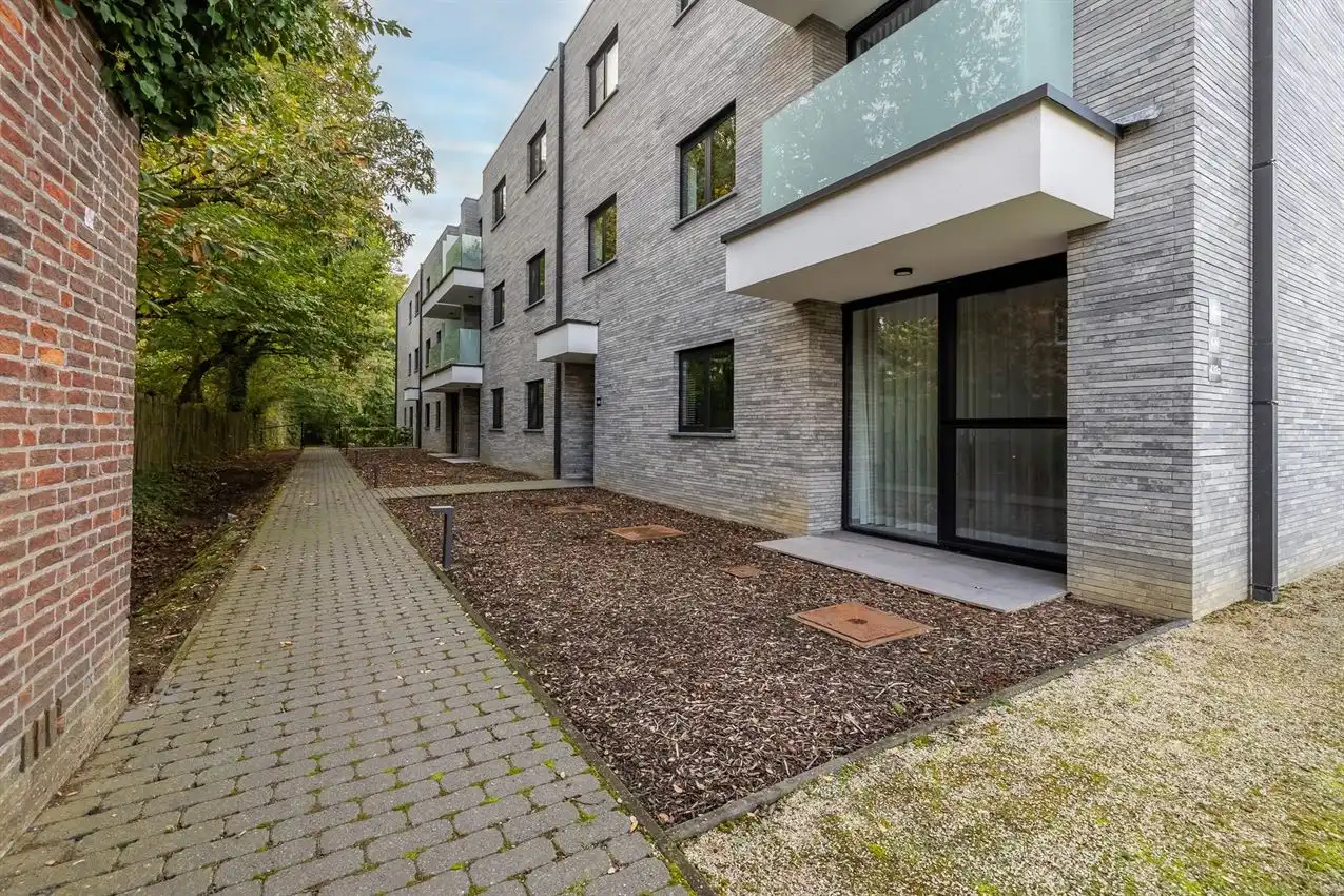 Gemeubelde penthouse met 2 slpk, ruim terras en autostaanplaats foto 36