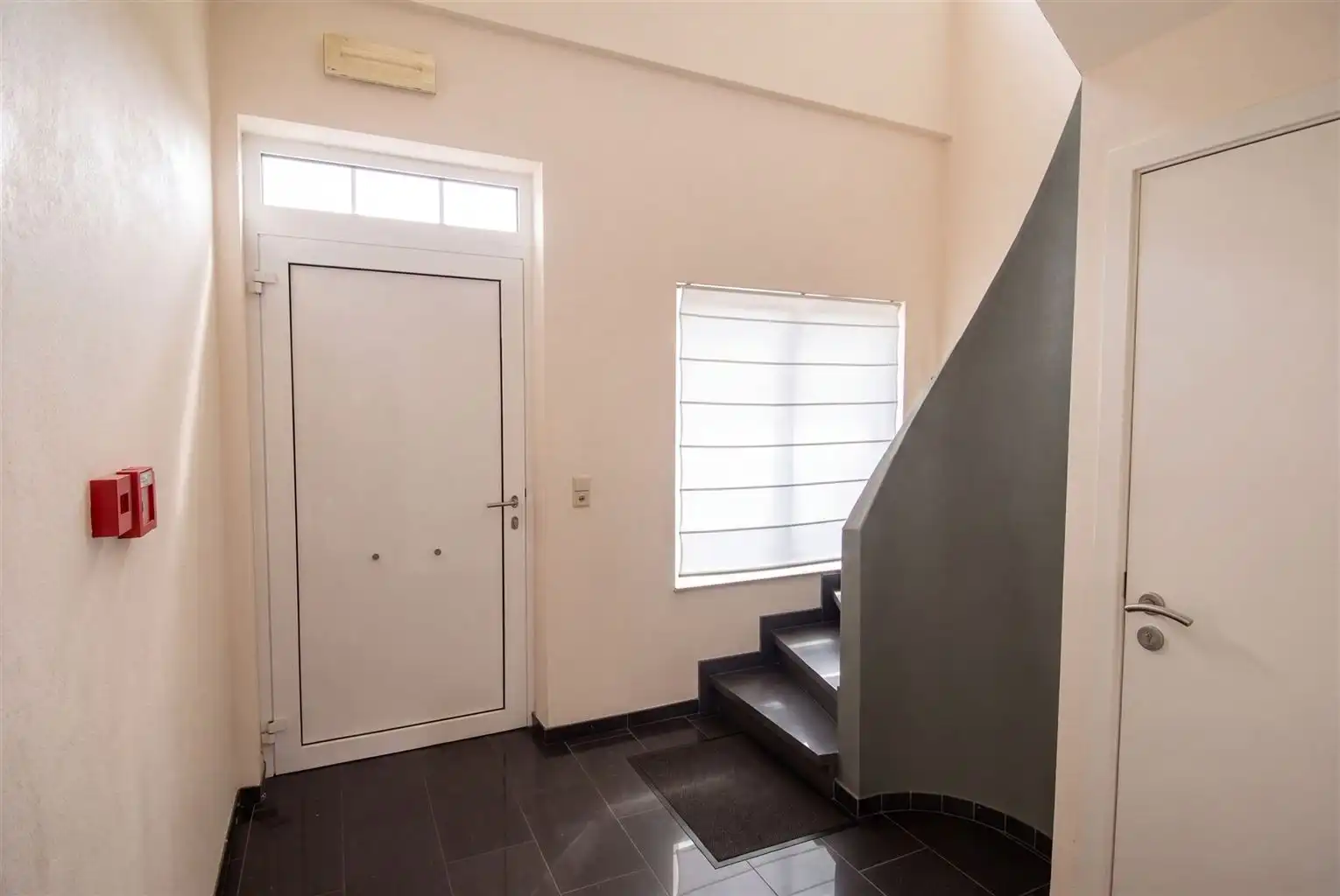Gelijkvloers appartement met 2 ruime slaapkamers, mooie veranda, tuintje en garage. foto 15