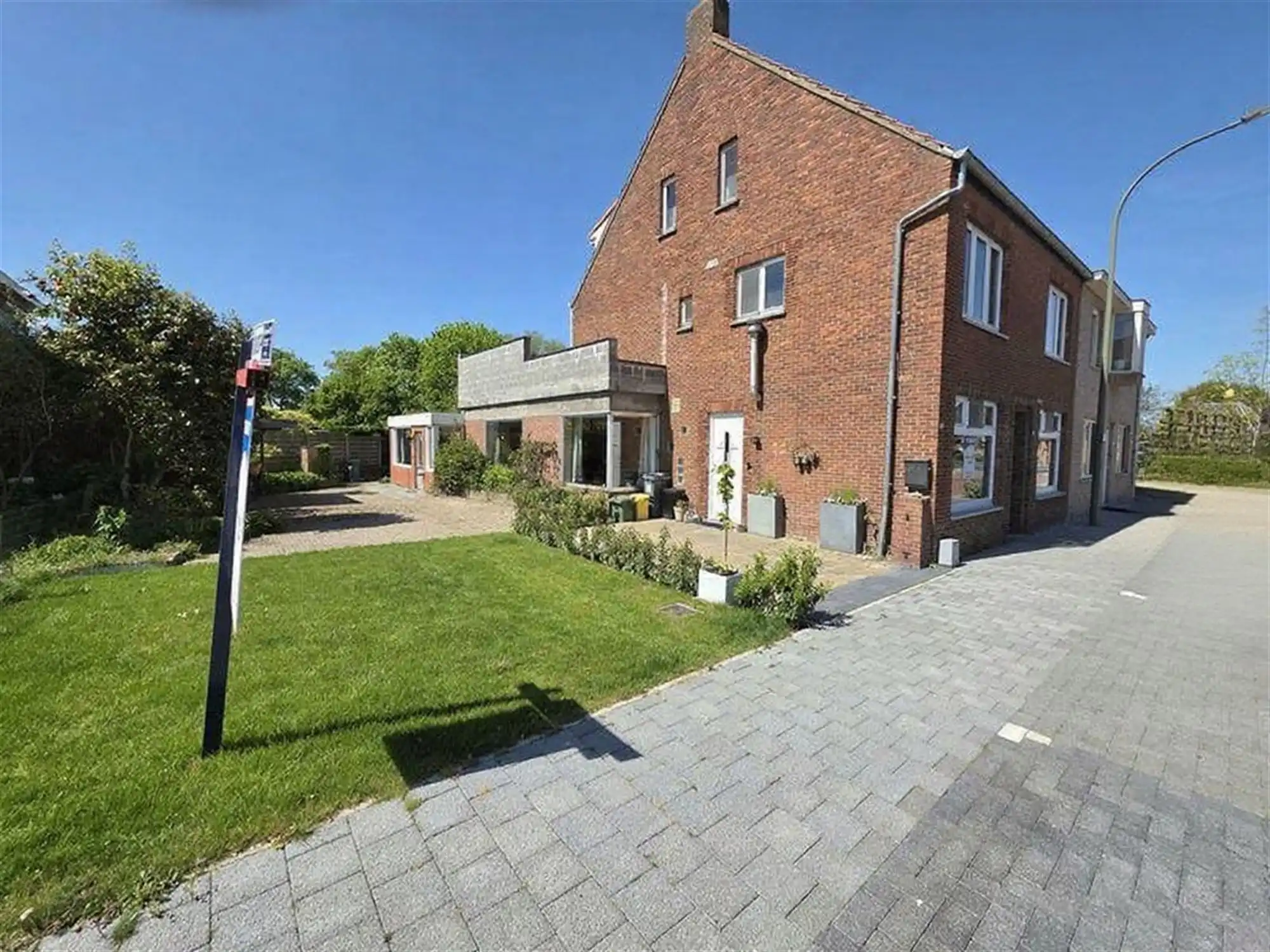 Hoofdfoto van de publicatie: Gelijkvloers op te frissen pareltje te koop in Baarle-Hertog