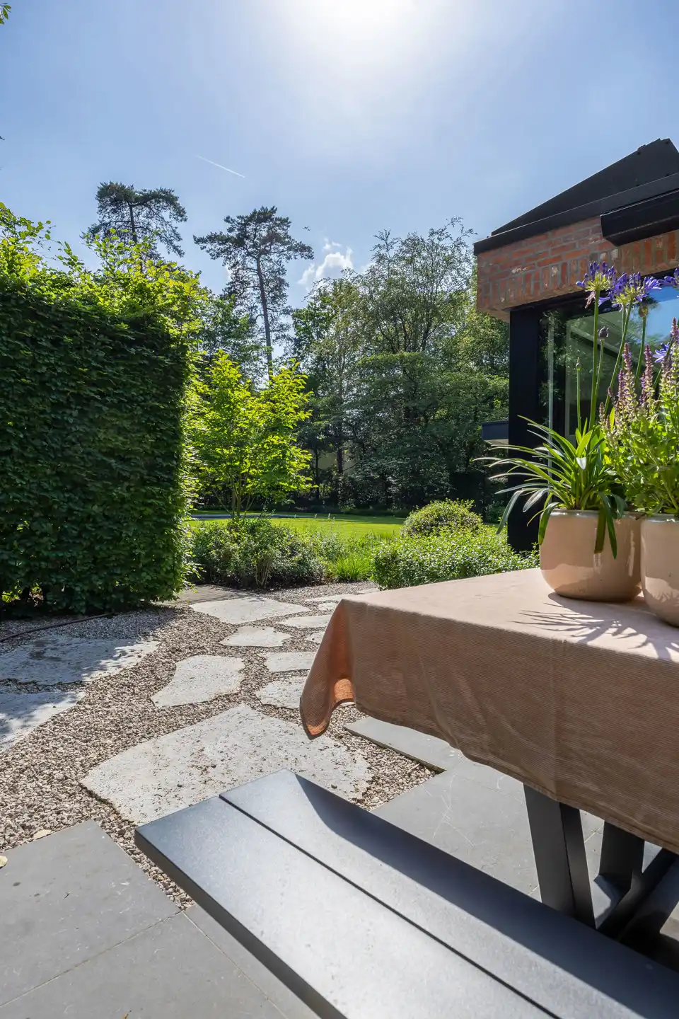 Architectenvilla met zwembad en ZW tuin in Hof Ter Linden foto 18